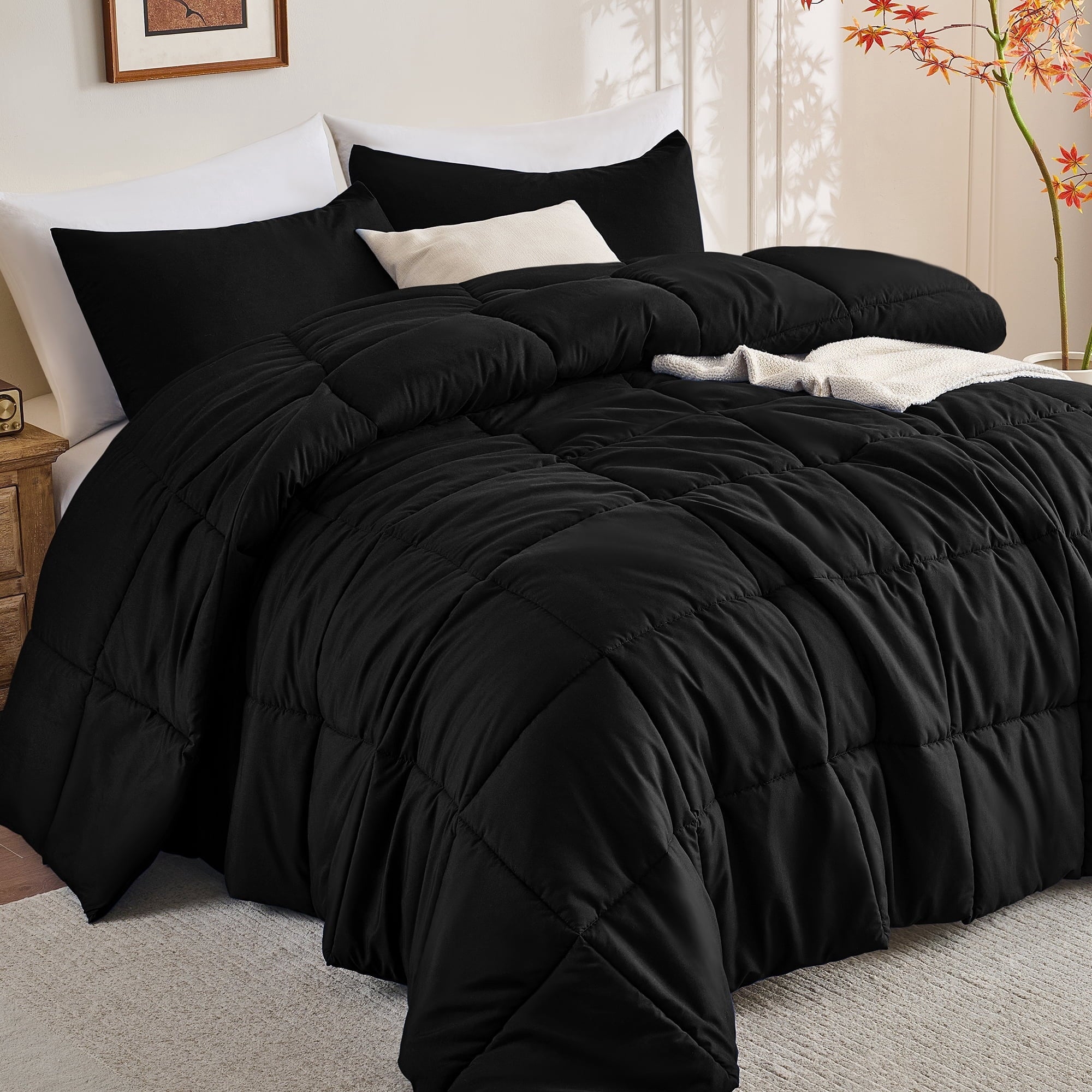 Hypoallergenic Cloud Queen Size Comforter Sets, 3 Piece Soft Quilted Bedding Sets, All-Season Down Alternative Comforter with 2 Pillow Sha... - Luxurious Quilted Duvet Cover Set Detail