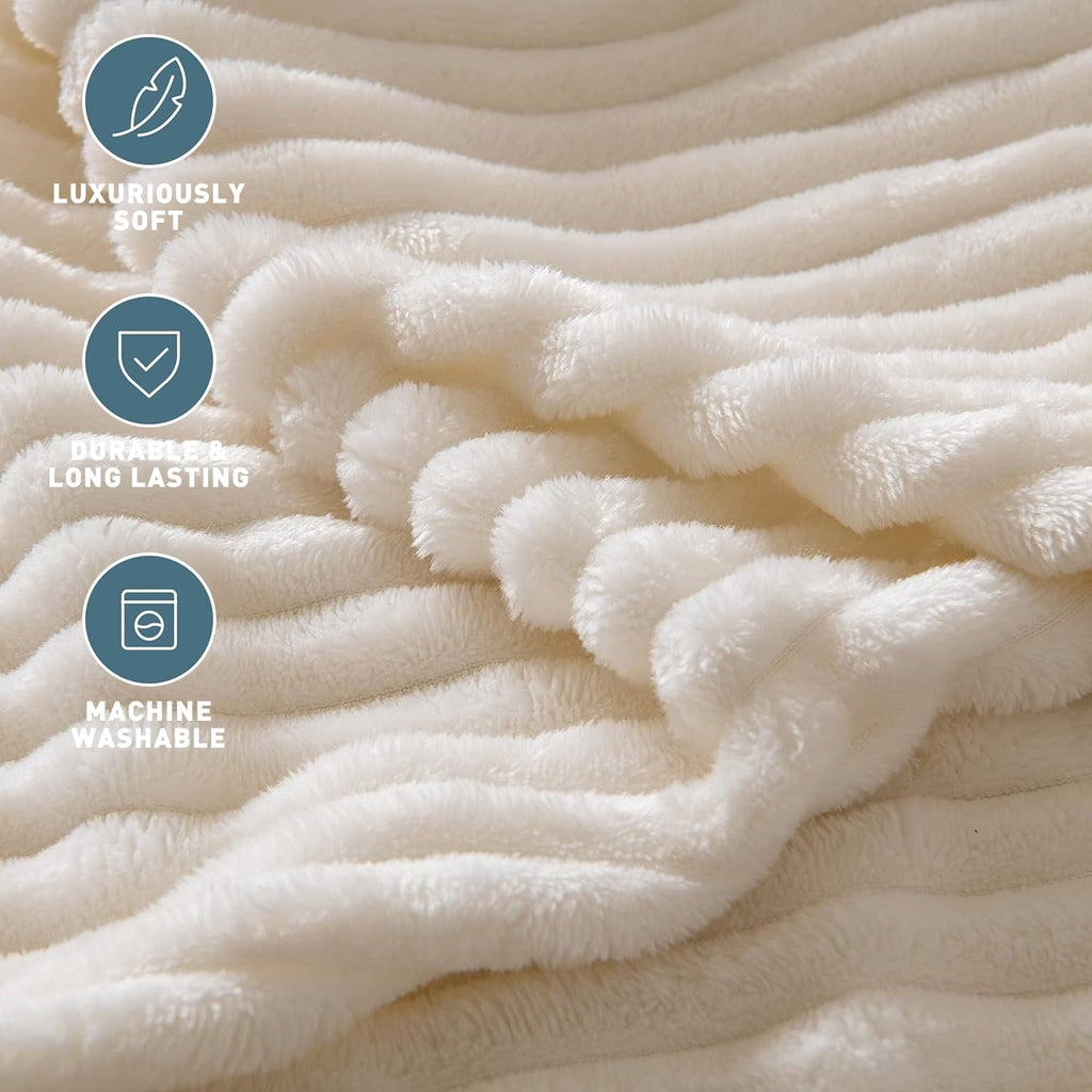 Super Soft Flannel Extra Soft with Strip, Plush Fuzzy Cozy Bed s and s for Couch,Bed,Sofa,Lightweight and Versatile s for Office Bedroom... - Super Soft Reversible Sherpa Flannel Blanket Detail
