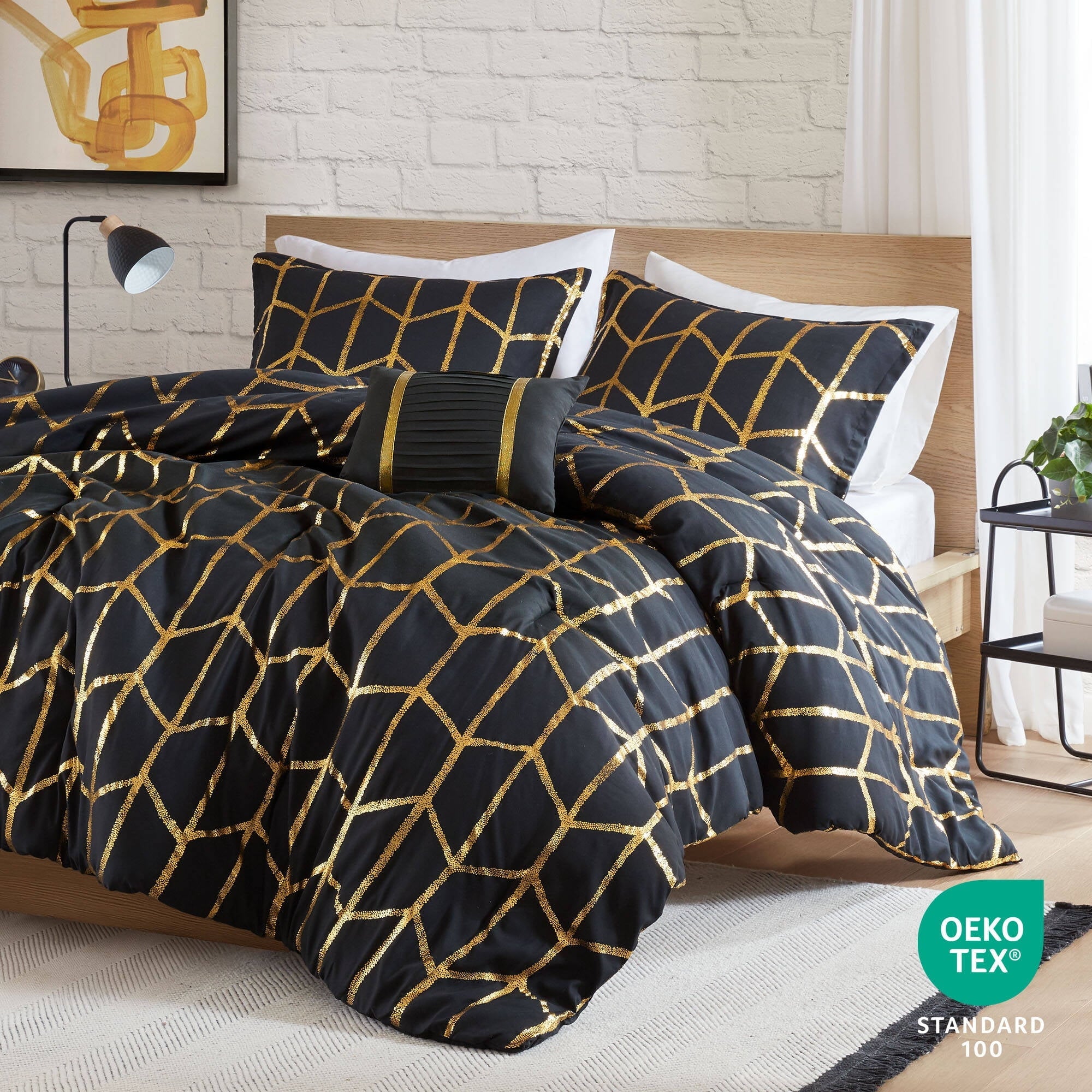 Luxurious Quilted Full/Queen Size Comforter Set, 4-Piece Bedding Set for All Seasons, Geometric Metallic Comforter Bed Set with Decor P... - Luxurious Quilted Duvet Cover Set Detail