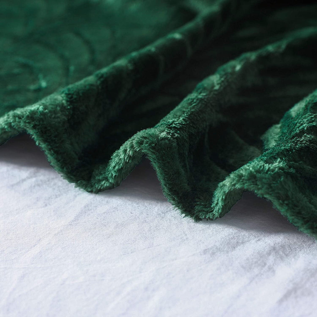 Reversible Sherpa Fleece Throw Blanket for Couch, Soft Fluffy Sofa Bed Blanket with Vintage Pattern for All Season, Warm and Lightweigh... - Cozy Fleece Throw Blanket for Couch & Bed Detail