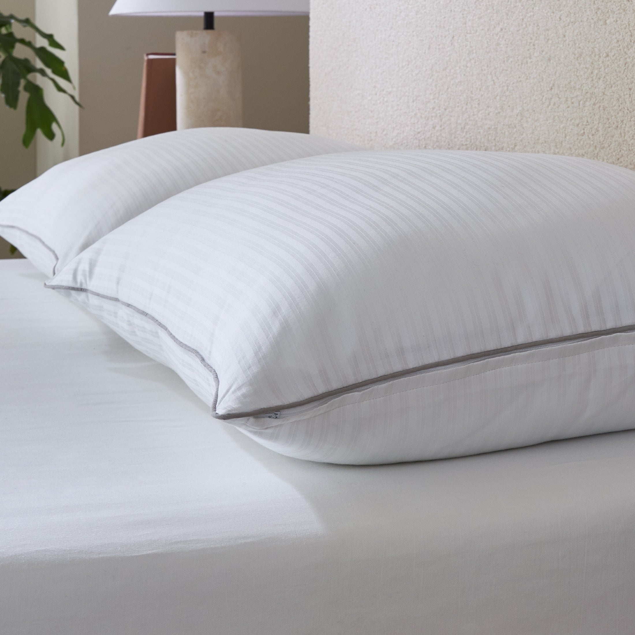 Hotel Collection Down Alternative Bed Pillow, Standard/Queen - Ergonomic Memory Foam Pillow for Neck Pain Support Detail