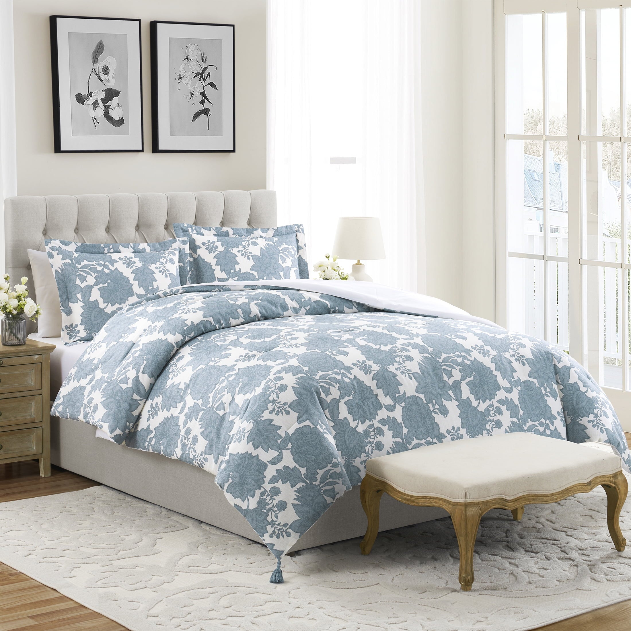 Luxurious Quilted Veronica 3-Piece Blue Floral Cotton Slub Comforter Set, King - Cloud-Like Soft Lightweight Bed Comforter Detail