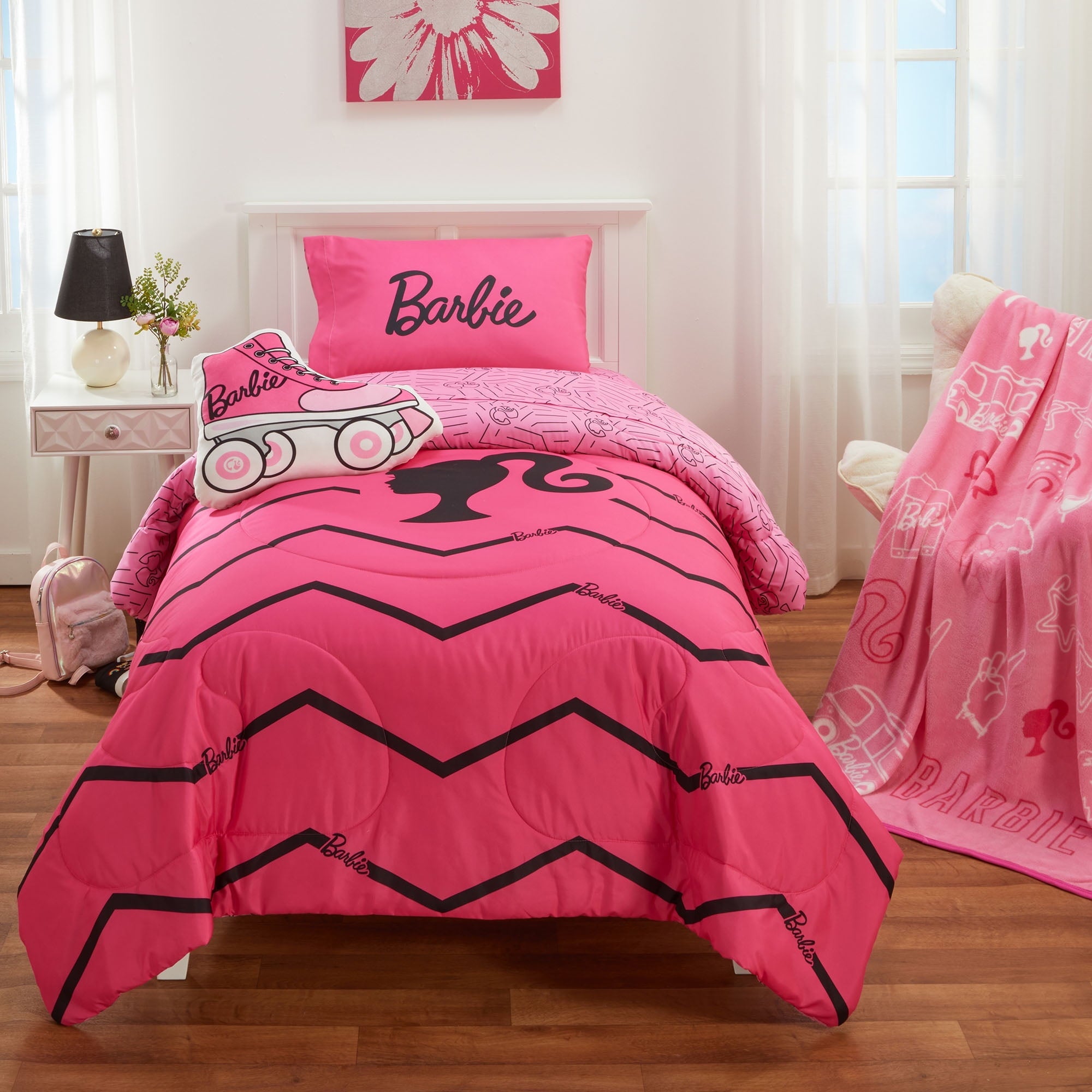 All-Season Kids 2 Piece Pink Black Chevron Reversible Comforter and Pillowcase set, Twin/full - Hypoallergenic Ultra-Fluffy Quilt for Winter Detail