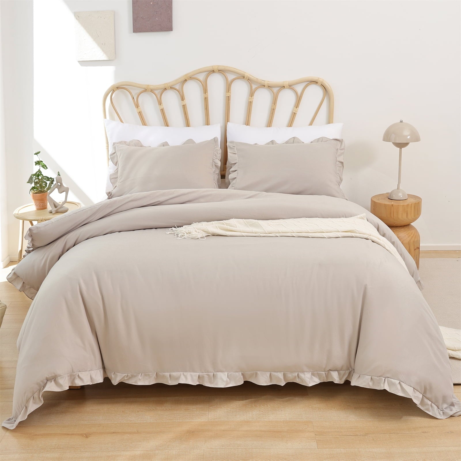 Hypoallergenic Cloud Queen Comforter Set For Adult, 3 Piece Ruffle Oatmeal Comforter Sets All Season - Hypoallergenic Ultra-Fluffy Quilt for Winter Detail