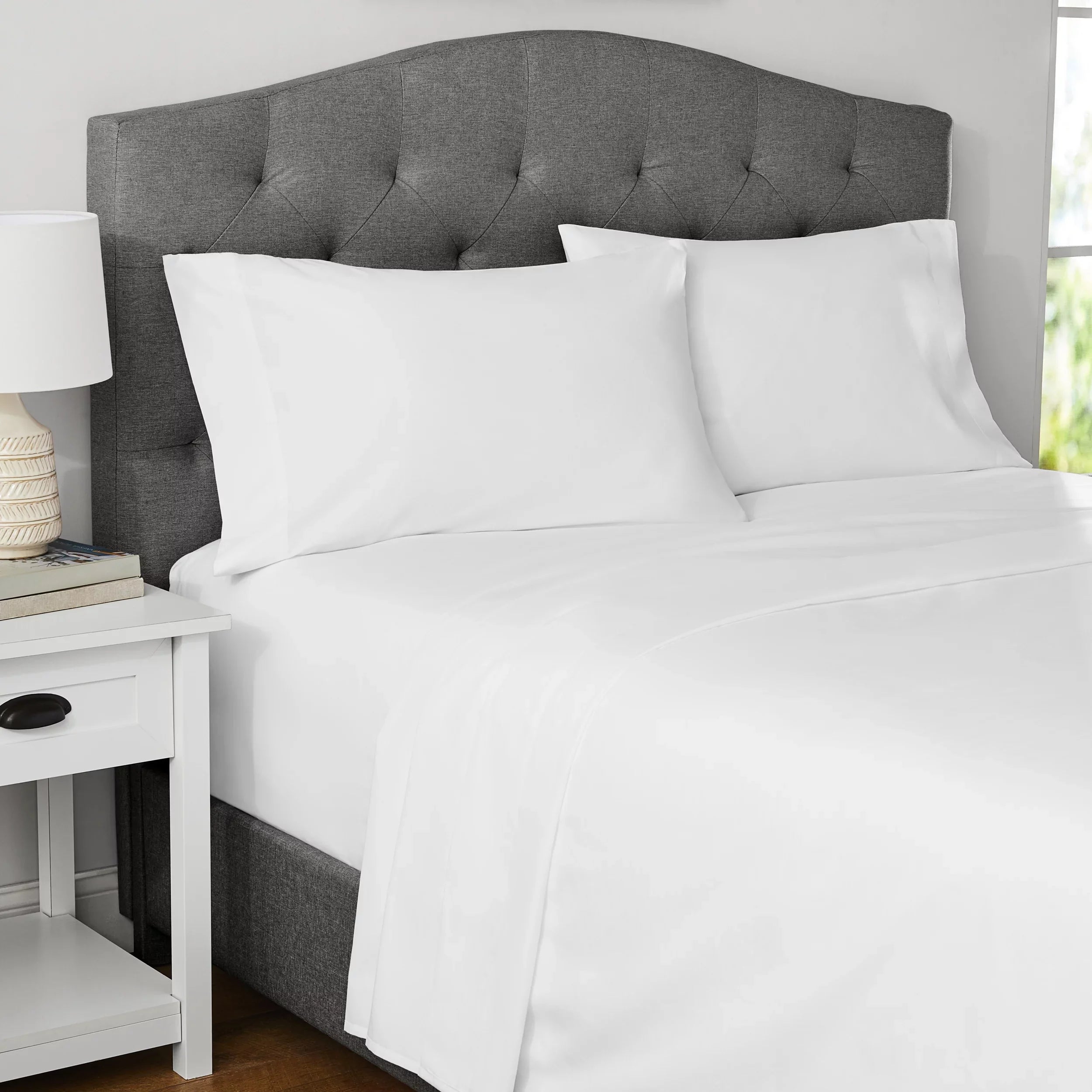 Breathable Luxury 4-Piece 300 Thread Count White Cotton Blend Percale Bed Sheet Set, Queen - Breathable Egyptian Cotton Flat & Fitted Sheets Detail