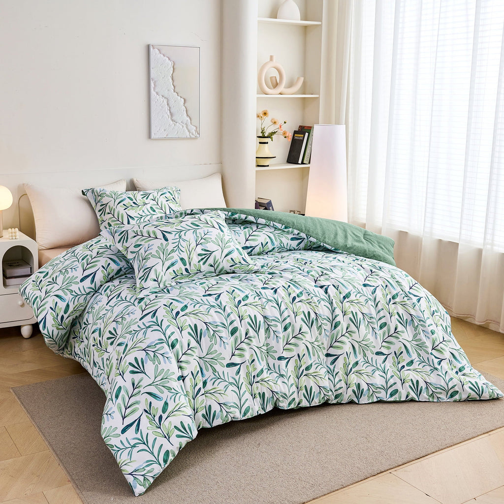 Fluffy Down Alternative 3-Piece Floral Comforter Set King Size, Green and White Botanical, Soft Microfiber All-Season Bedding for Adults & Teens - Hypoallergenic Ultra-Fluffy Quilt for Winter Detail