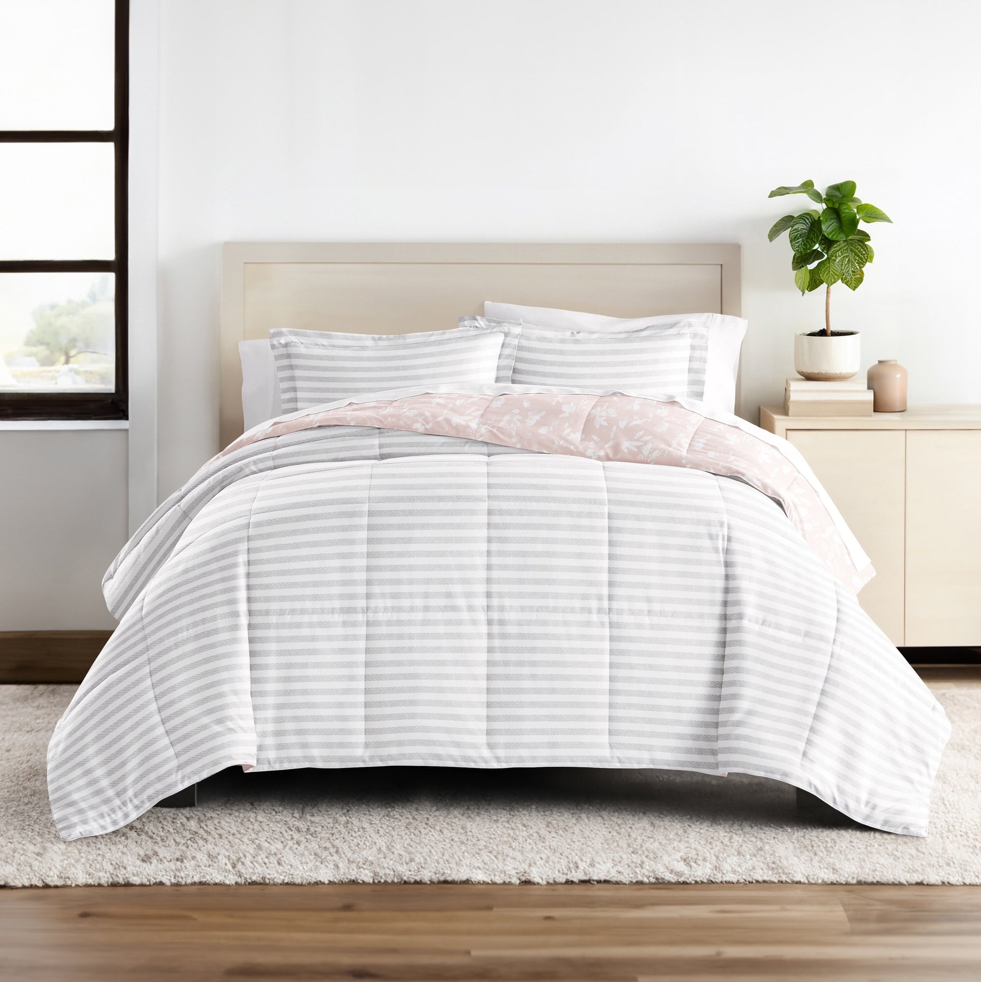Hypoallergenic Cloud All Season Ultra Soft Comforter Set Lightweight Bedding in Pressed Flowers for Full/Queen Size - Cloud-Like Soft Lightweight Bed Comforter Detail