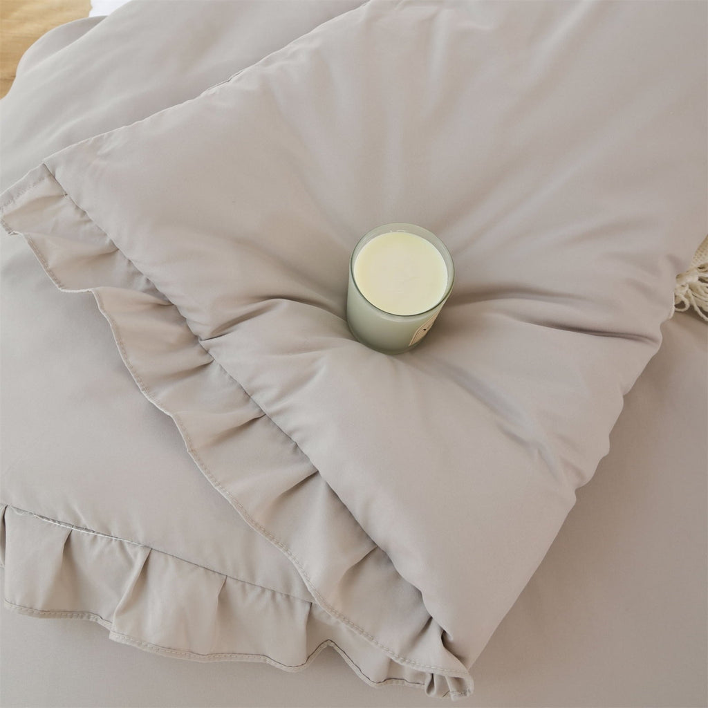 Hypoallergenic Cloud Queen Comforter Set For Adult, 3 Piece Ruffle Oatmeal Comforter Sets All Season - Hypoallergenic Ultra-Fluffy Quilt for Winter Detail