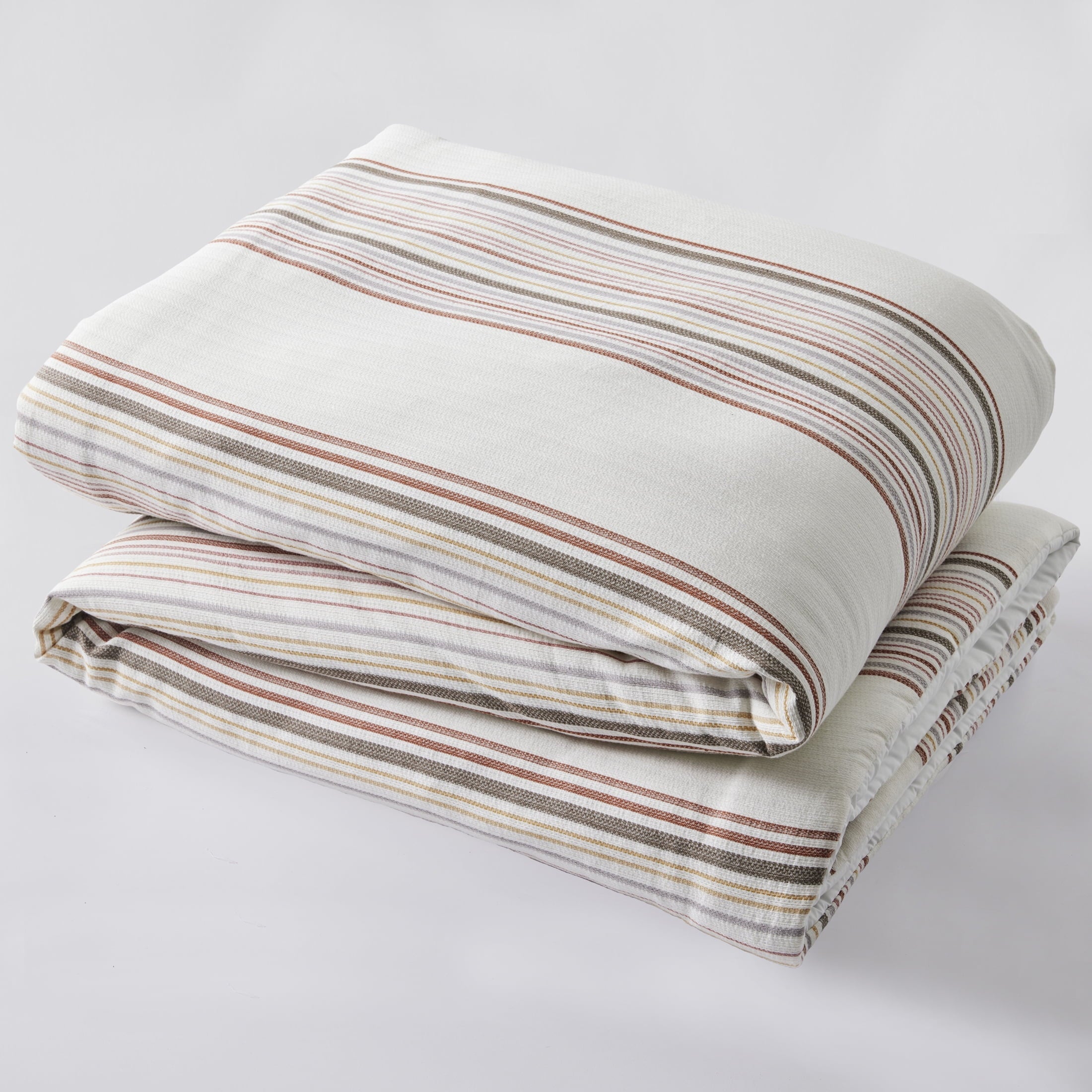 All-Season 3-Piece Red Yarn Dye Stripe Comforter Set, Full/Queen - Luxurious Quilted Duvet Cover Set Detail
