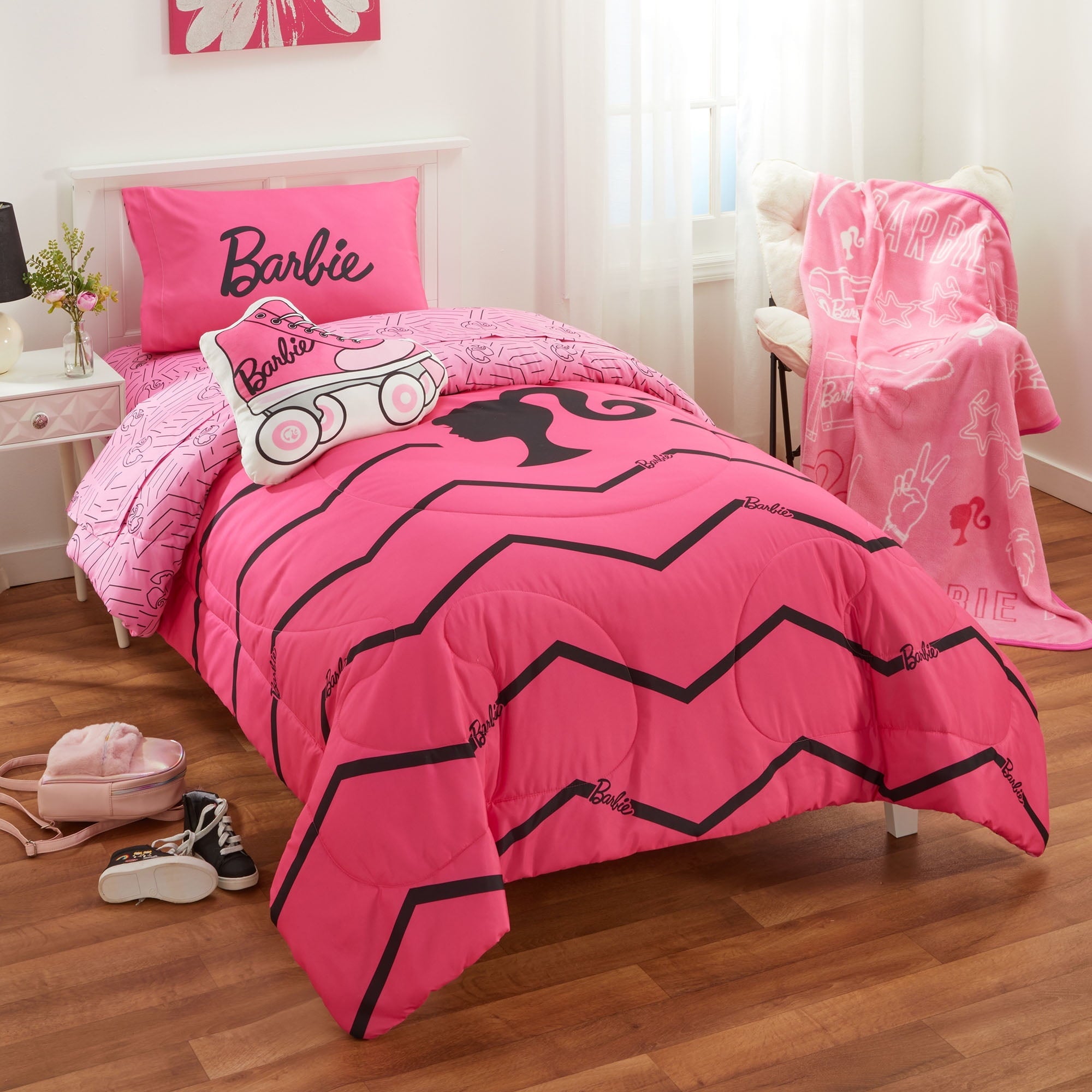 All-Season Kids 2 Piece Pink Black Chevron Reversible Comforter and Pillowcase set, Twin/full - Hypoallergenic Ultra-Fluffy Quilt for Winter Detail