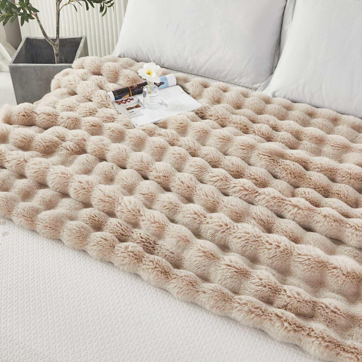 Lightweight Warm Taupe Faux Fur Bubble Blankets for Couch Chair Sofa Luxury Fluffy Thick Bubble Throw Blanket Furry Blanket Fuzzy Soft... - Lightweight Plush Warm Blanket for All Seasons Detail