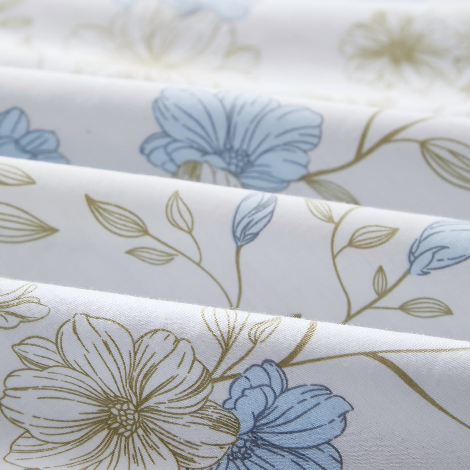 Hypoallergenic Cloud Cotton Comforter Sets Queen Size, 3 Pieces Botanical Blue Floral Reversible Bedding Sets for Adults All Season - All-Season Down Alternative Comforter Insert Detail