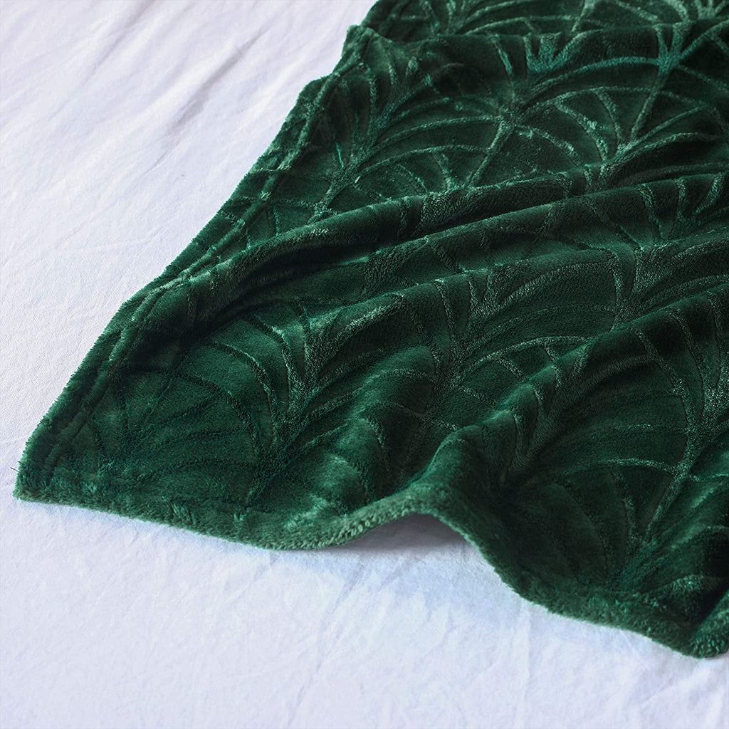 Reversible Sherpa Fleece Throw Blanket for Couch, Soft Fluffy Sofa Bed Blanket with Vintage Pattern for All Season, Warm and Lightweigh... - Cozy Fleece Throw Blanket for Couch & Bed Detail