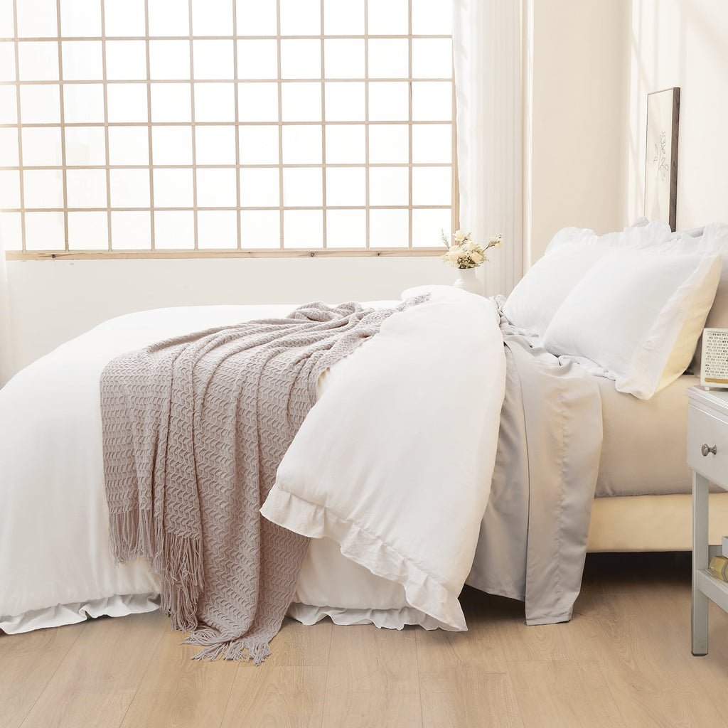 Fluffy Down Alternative Queen Comforter Set White, 3 Pieces Soft Fluffy Farmhouse Ruffle Bedding Comforter Sets for Queen Bed, All Season Lig... - Cloud-Like Soft Lightweight Bed Comforter Detail