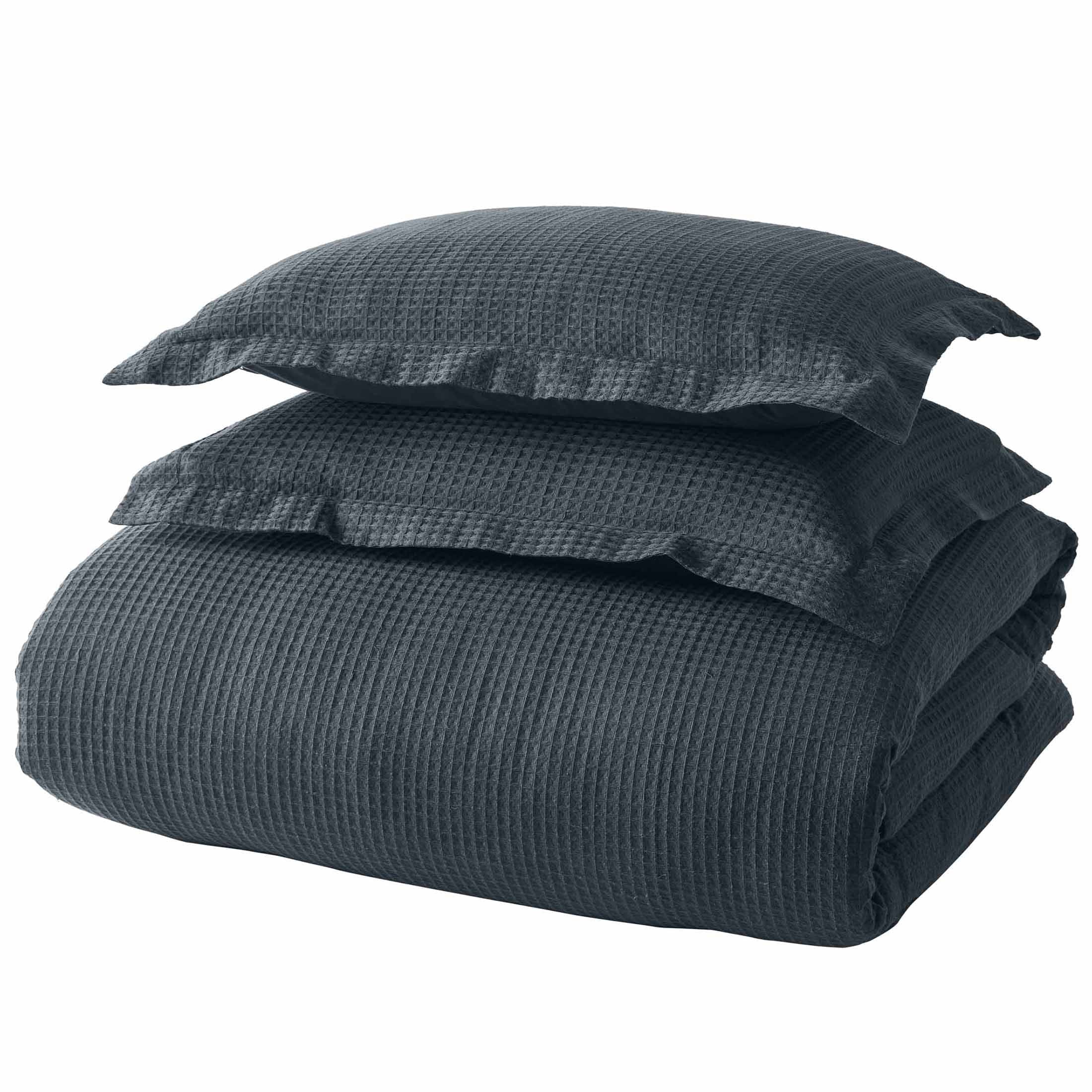 Luxurious Quilted 3-Piece Grey Waffle Comforter Set, Adult Full/Queen - All-Season Down Alternative Comforter Insert Detail