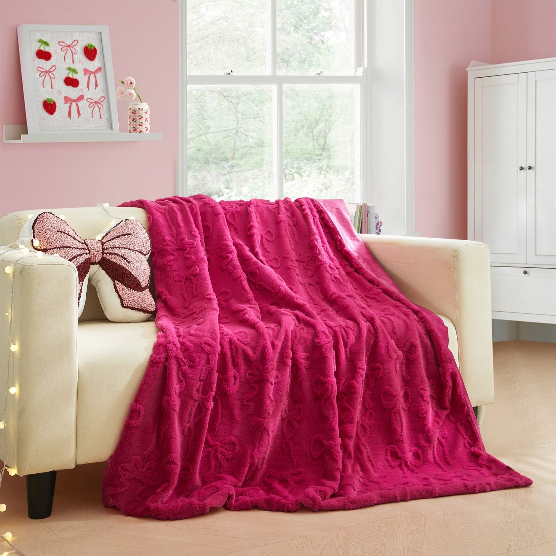 Reversible Sherpa Gen Z 50" x 60"Carved Bow Faux Fur Throw - Lightweight Plush Warm Blanket for All Seasons Detail