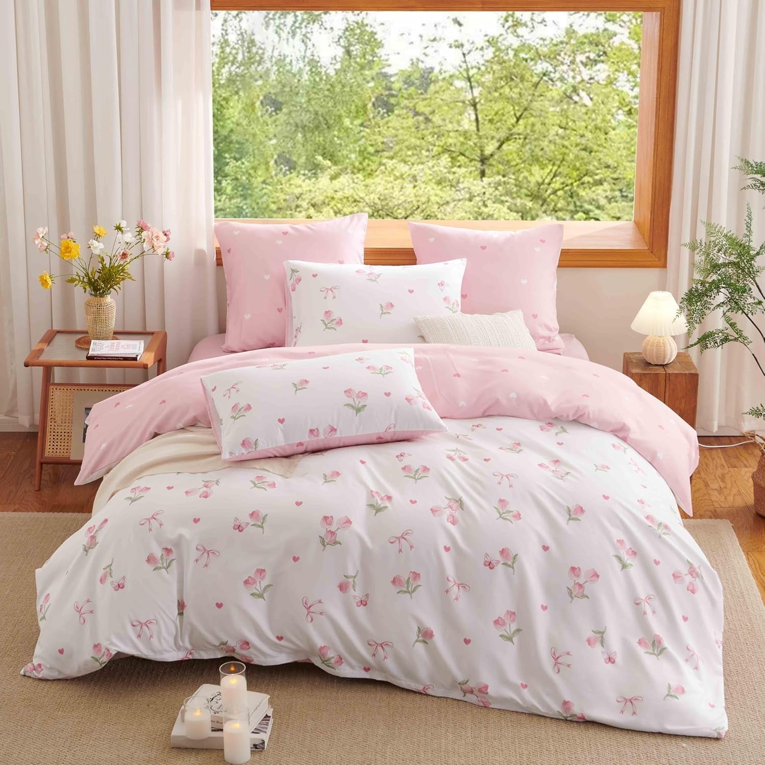 Fluffy Down Alternative Pink Tulip Queen Comforter Set, 3-Piece Pink Flowers Reversible Soft Bedding Set or Adults All Season - All-Season Down Alternative Comforter Insert Detail