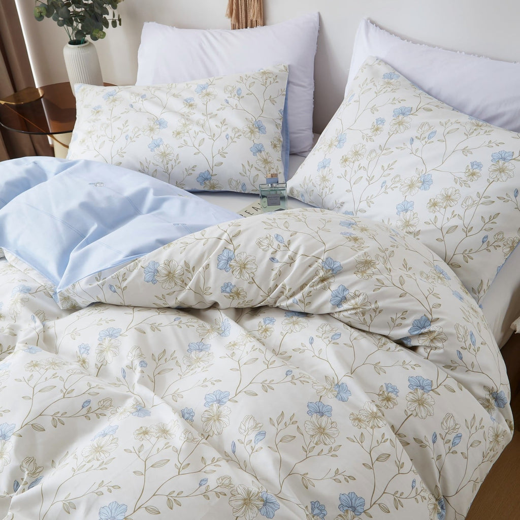 Hypoallergenic Cloud Cotton Comforter Sets Queen Size, 3 Pieces Botanical Blue Floral Reversible Bedding Sets for Adults All Season - All-Season Down Alternative Comforter Insert Detail