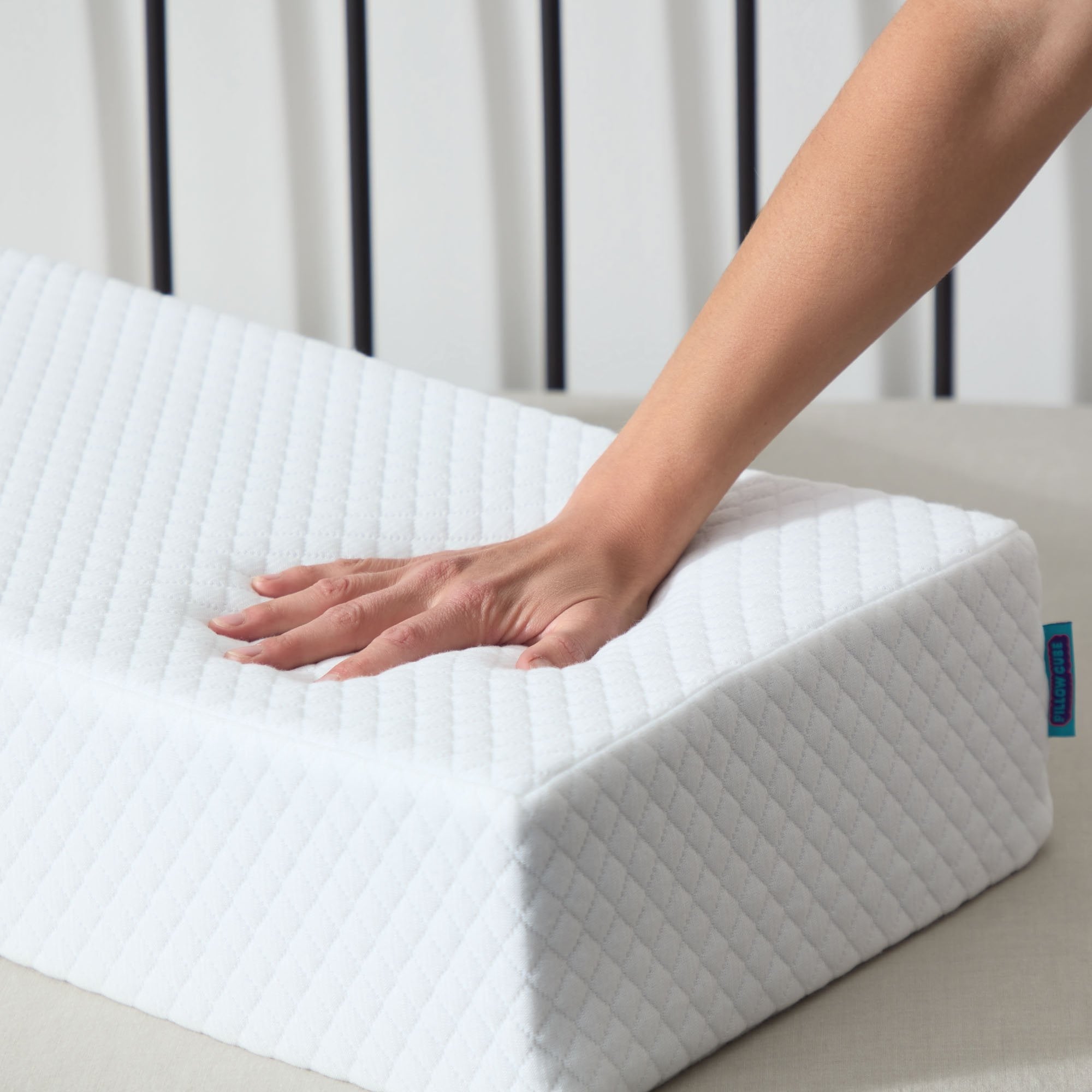 Hotel Collection Standard Pillow for Side Sleepers, Cooling Technology and Removable Cover - Hotel Quality Plush Sleeping Pillows Detail