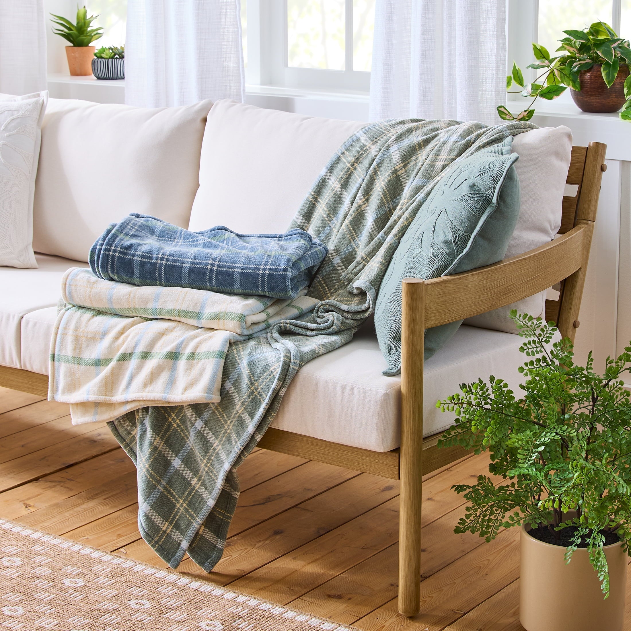 Lightweight Warm Woven Chenille Plaid Throw Blanket, Green River , 50x72 Inches - Cozy Fleece Throw Blanket for Couch & Bed Detail