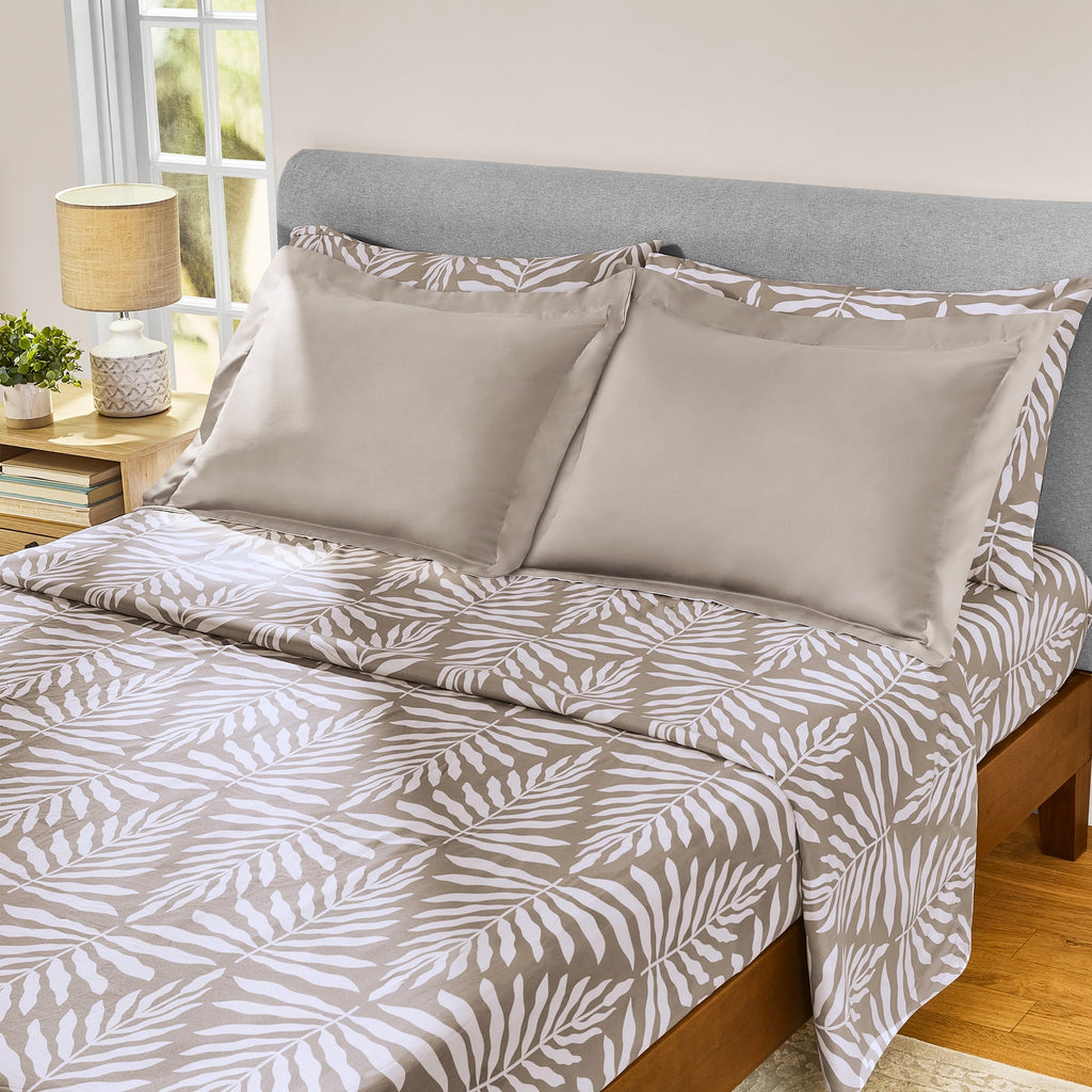 Fluffy Down Alternative All in One Reversible Comforter and Sheet Set- 7 Piece, Queen, Beige Palm - Hypoallergenic Ultra-Fluffy Quilt for Winter Detail