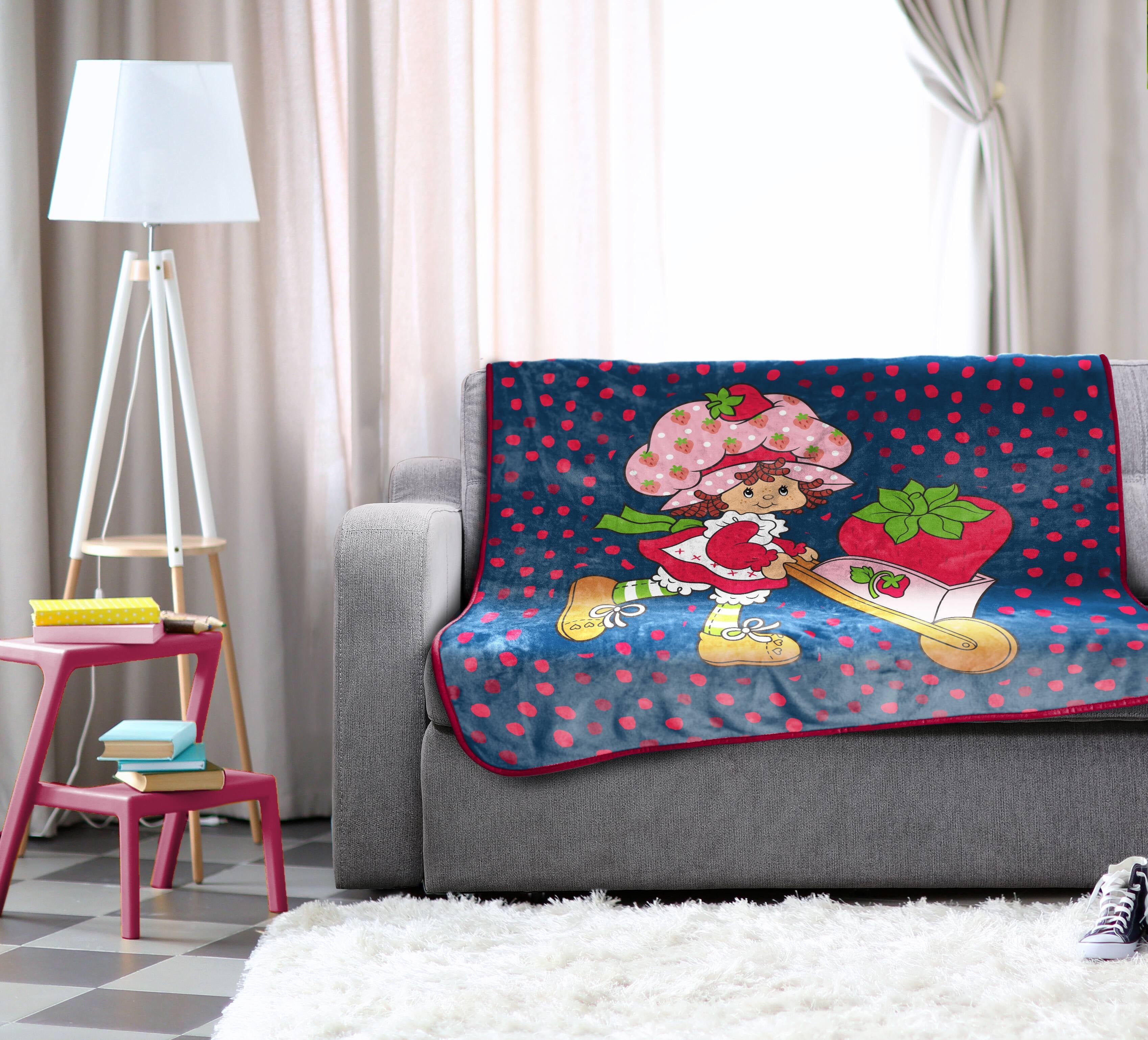Reversible Sherpa Strawberry Shortcake Berry Meadows 46" x 60" Coral Fleece Throw Blanket, Kids, Polyester, Navy - Lightweight Plush Warm Blanket for All Seasons Detail
