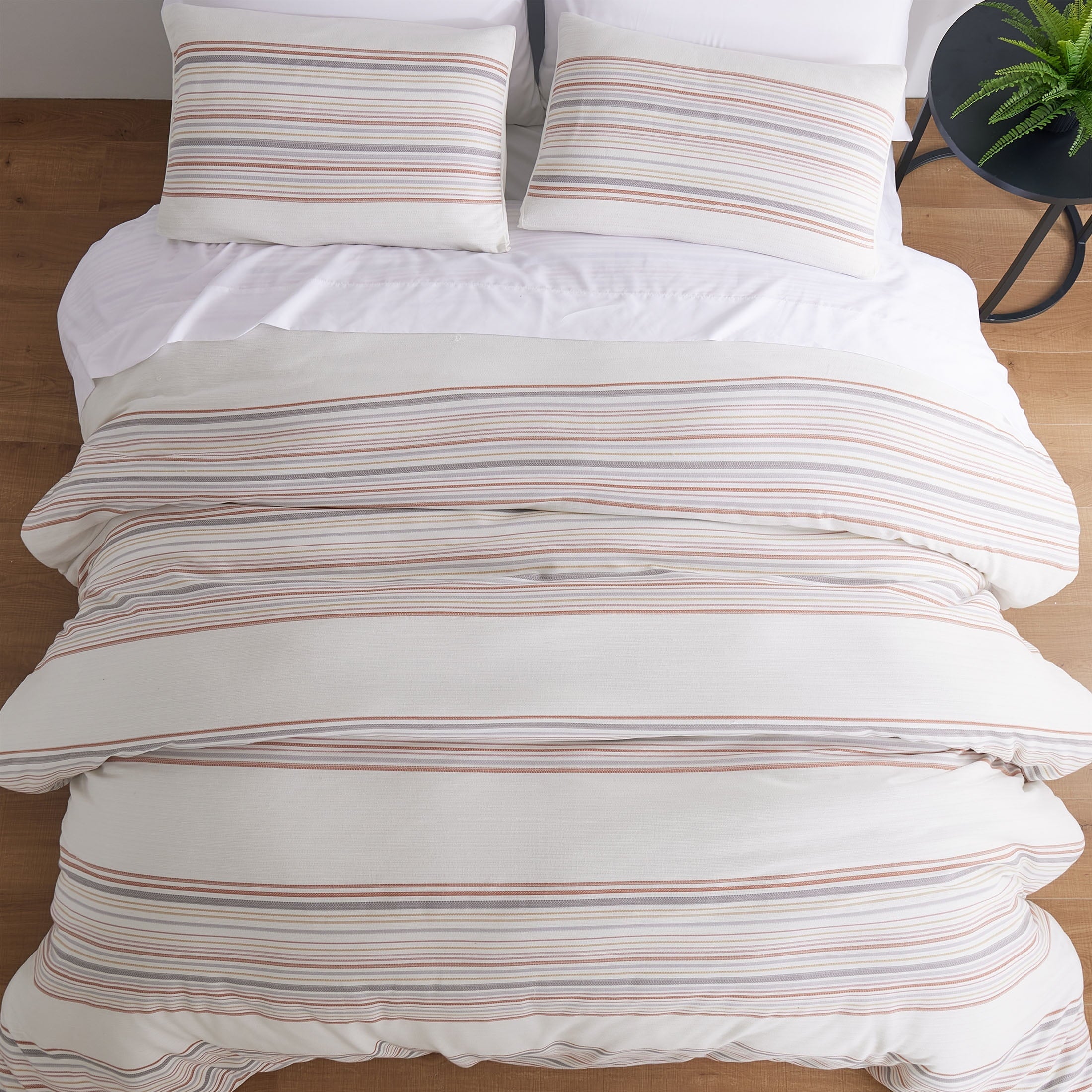 All-Season 3-Piece Red Yarn Dye Stripe Comforter Set, Full/Queen - Luxurious Quilted Duvet Cover Set Detail