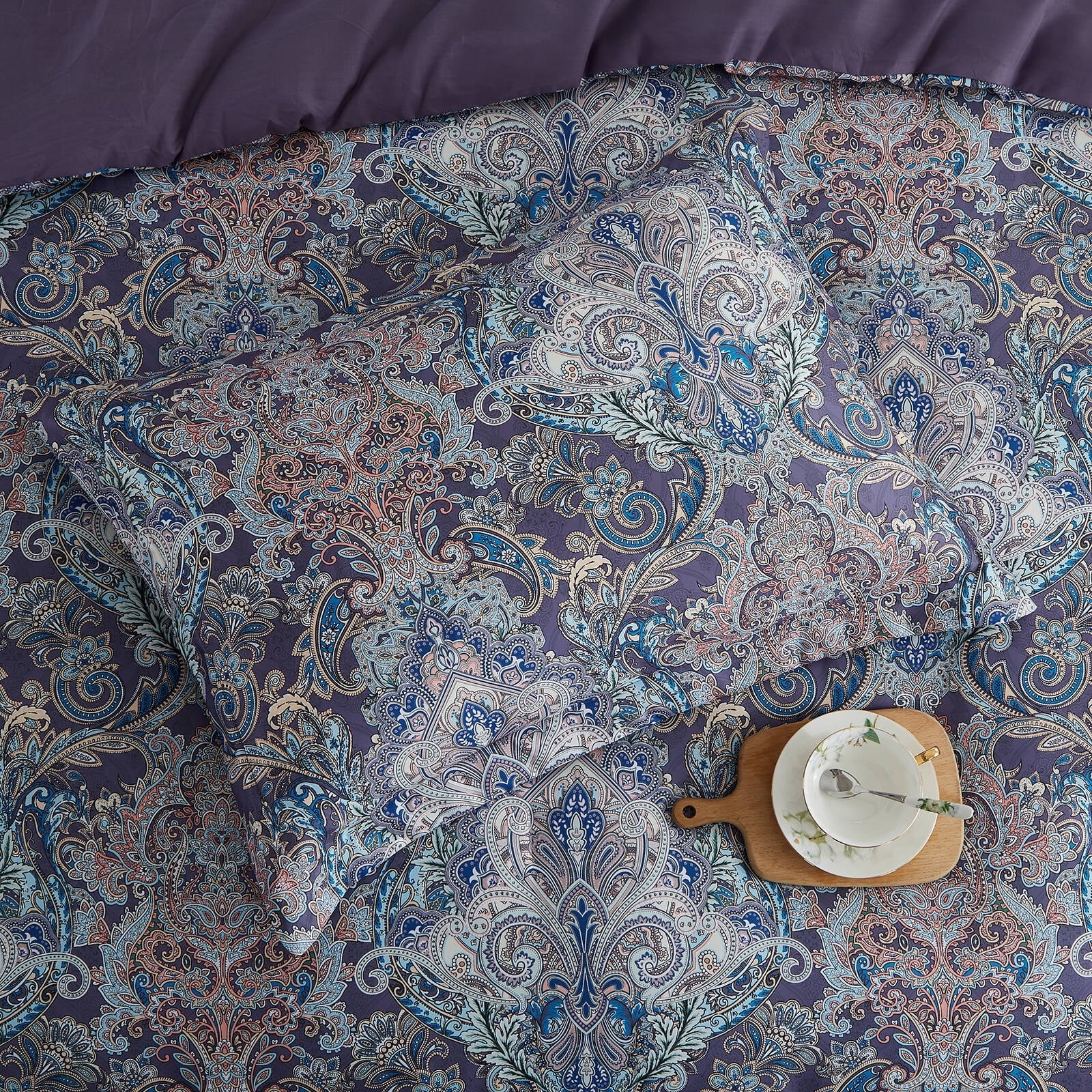 Fluffy Down Alternative Boho Paisley Print Luxury Comforter Bed in a Bag Set Queen Size, Vintage Floral Medallions Microfiber Bedding Set - All-Season Down Alternative Comforter Insert Detail