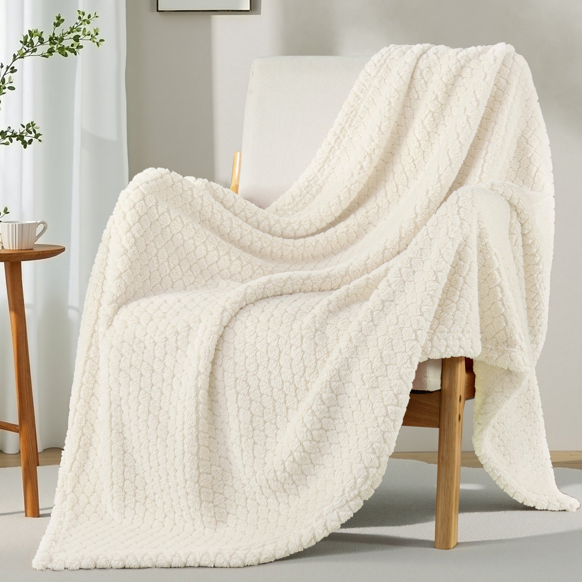 Lightweight Warm Fleece Throw Blanket for Couch, Super Soft Jacquard Bed Blanket, Lightweight Fuzzy Warm for All Seasons, 50x60 Inches... - Cozy Fleece Throw Blanket for Couch & Bed Detail