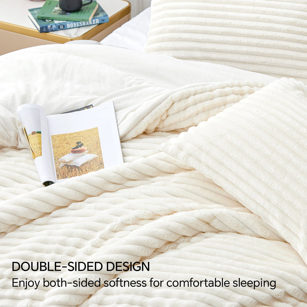 Hypoallergenic Cloud Fleece Queen Comforter Set -Super Soft & Warm Fluffy White Bedding, Luxury Fuzzy Heavy Bed Set for Winter with 2 Pill... - Luxurious Quilted Duvet Cover Set Detail