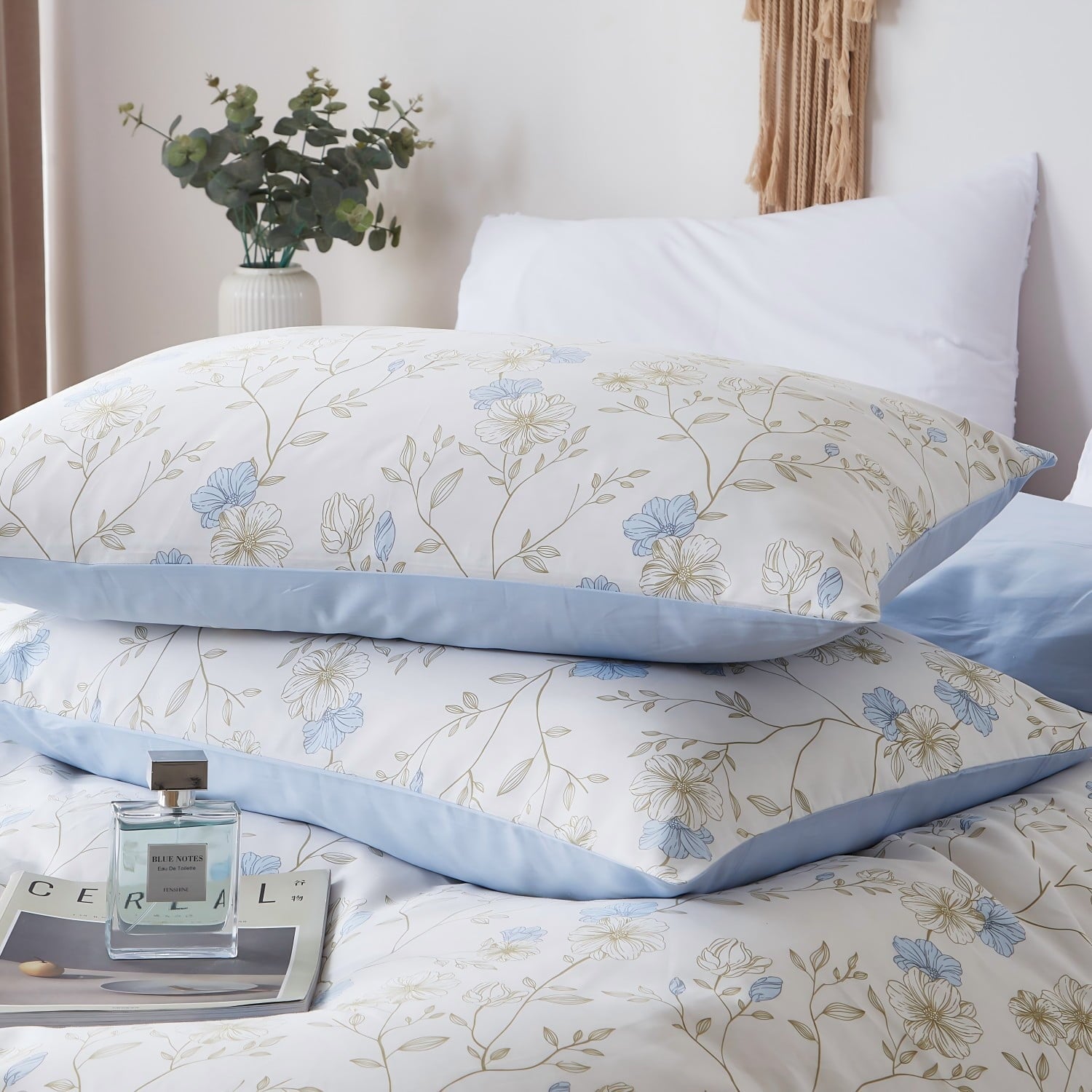 Hypoallergenic Cloud Cotton Comforter Sets Queen Size, 3 Pieces Botanical Blue Floral Reversible Bedding Sets for Adults All Season - All-Season Down Alternative Comforter Insert Detail