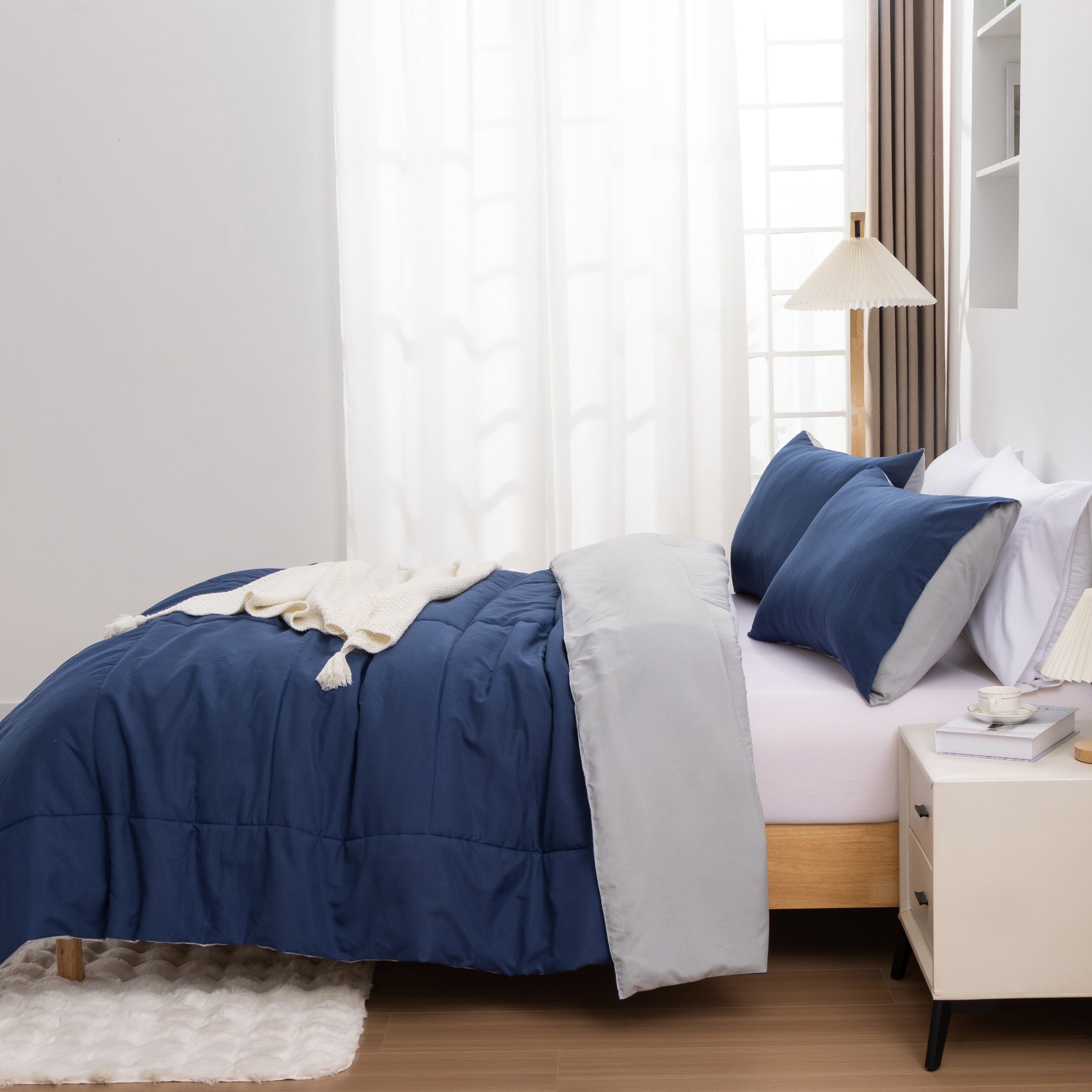 All-Season Queen Comforter Set All Season Reversible Bed Set with 2 Pillow Cases 3 Pieces Bedding Sets Down Alternative Blue/Gra... - Cloud-Like Soft Lightweight Bed Comforter Detail