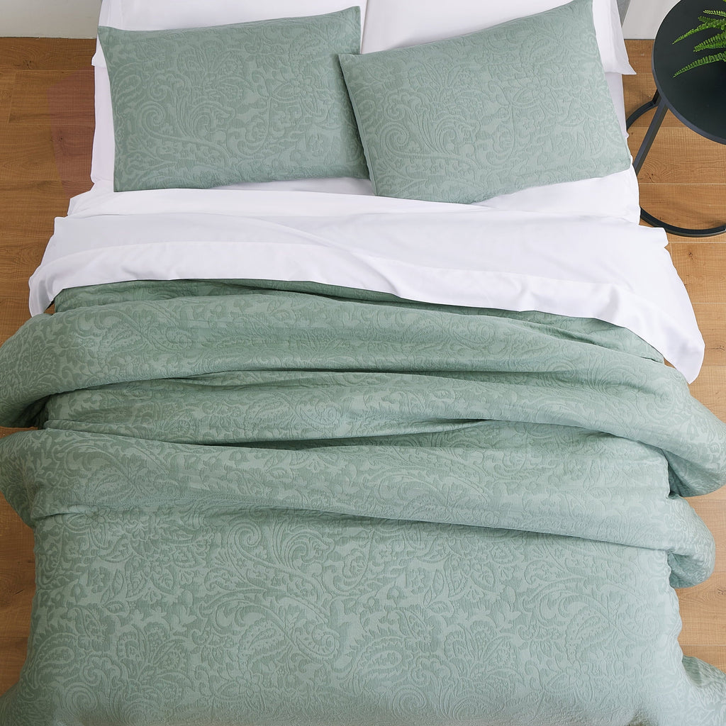Hypoallergenic Cloud 3-Piece Sage Floral Comforter Set, Full/Queen - Luxurious Quilted Duvet Cover Set Detail
