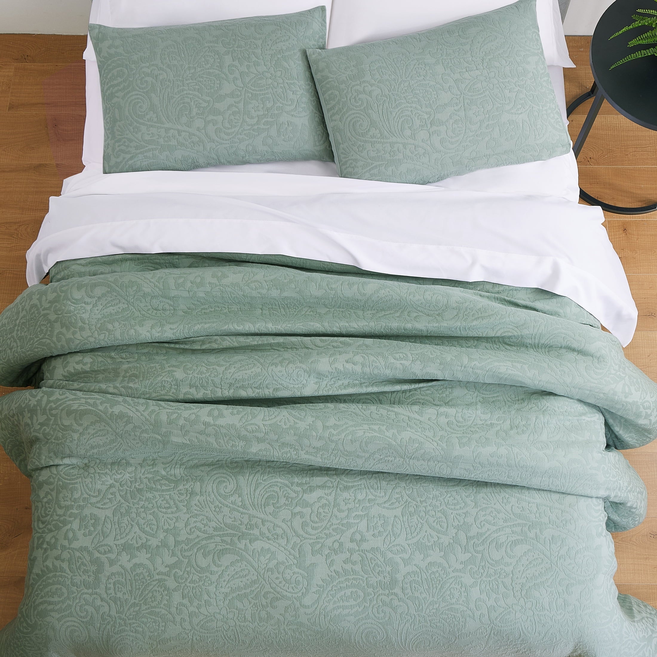 Hypoallergenic Cloud 3-Piece Sage Floral Comforter Set, Full/Queen - Luxurious Quilted Duvet Cover Set Detail