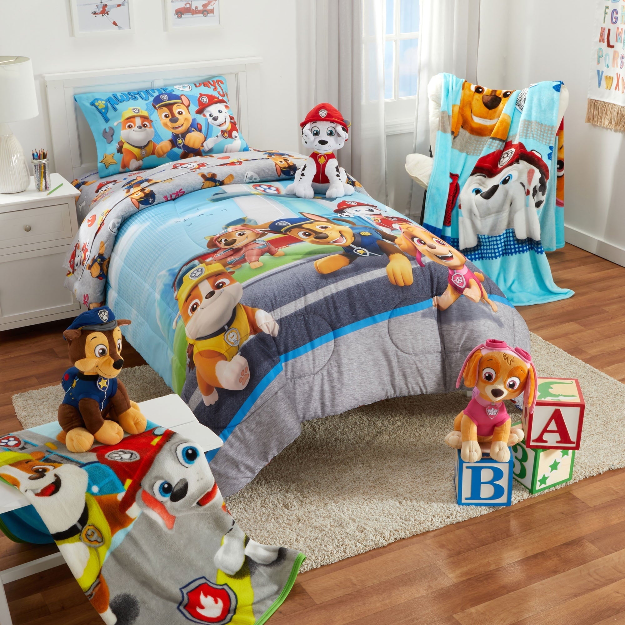 Decorative Knitted Kids Blue Print Fleece Bed Blanket, Twin/Full - Super Soft Reversible Sherpa Flannel Blanket Detail