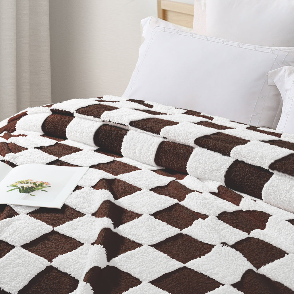 Super Soft Flannel Checkered Throw Blanket, Super Soft and Warm Fluffy Fleece Blanket for Couch, Sofa, Bed, Cute Plaid Pattern, Coffee, ... - Cozy Fleece Throw Blanket for Couch & Bed Detail