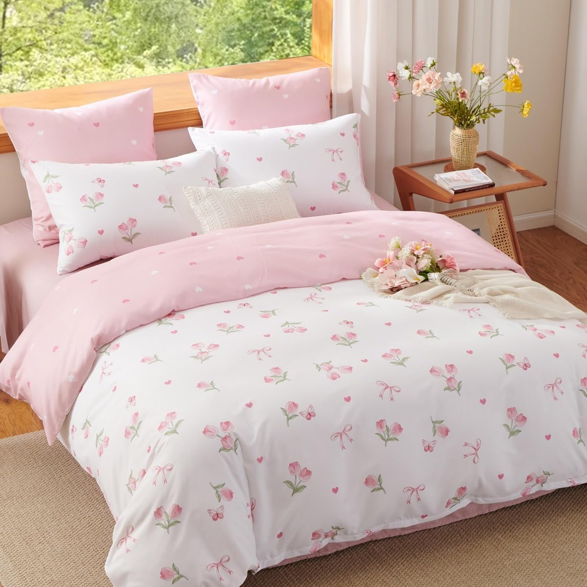 Fluffy Down Alternative Pink Tulip Queen Comforter Set, 3-Piece Pink Flowers Reversible Soft Bedding Set or Adults All Season - All-Season Down Alternative Comforter Insert Detail