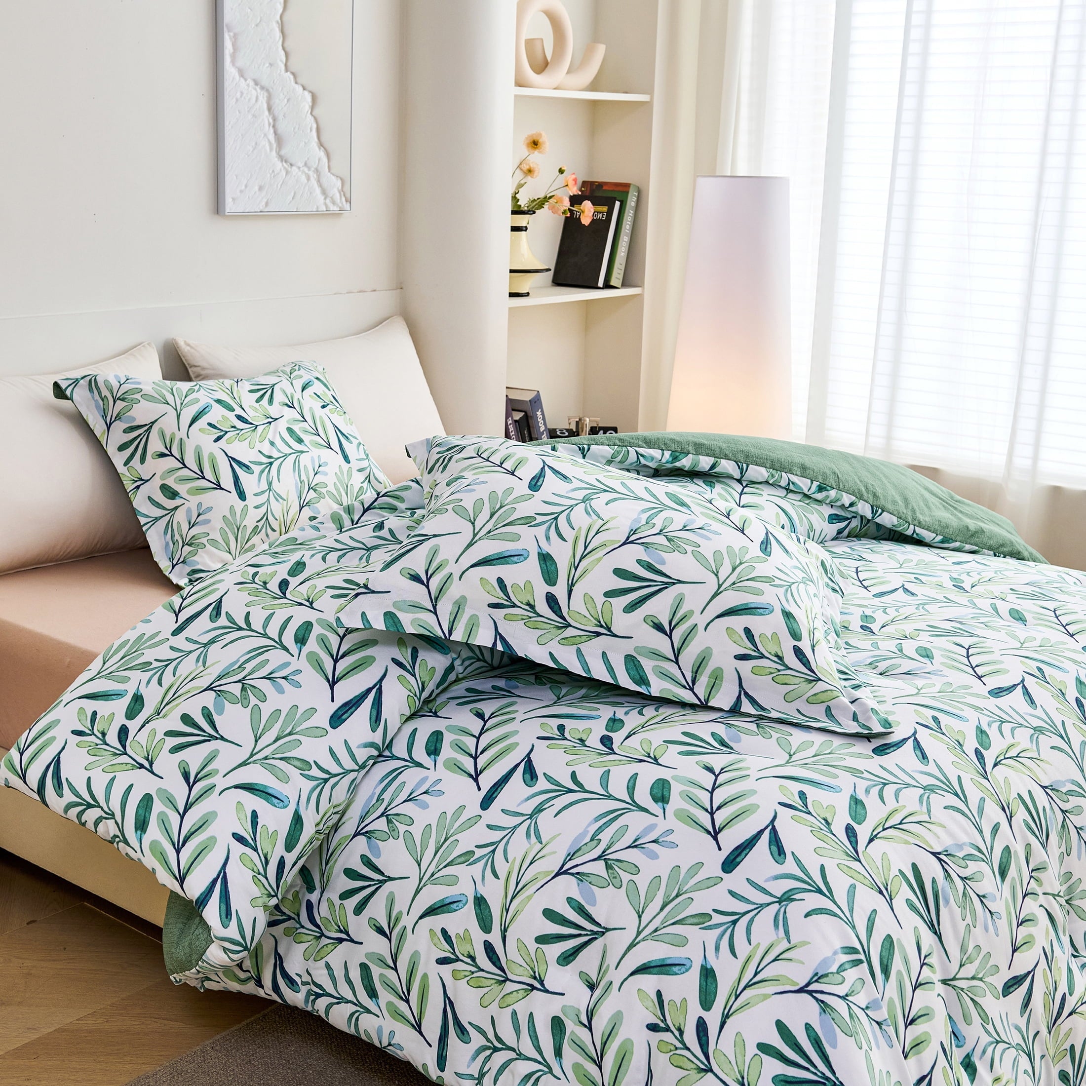 Fluffy Down Alternative 3-Piece Floral Comforter Set King Size, Green and White Botanical, Soft Microfiber All-Season Bedding for Adults & Teens - Hypoallergenic Ultra-Fluffy Quilt for Winter Detail