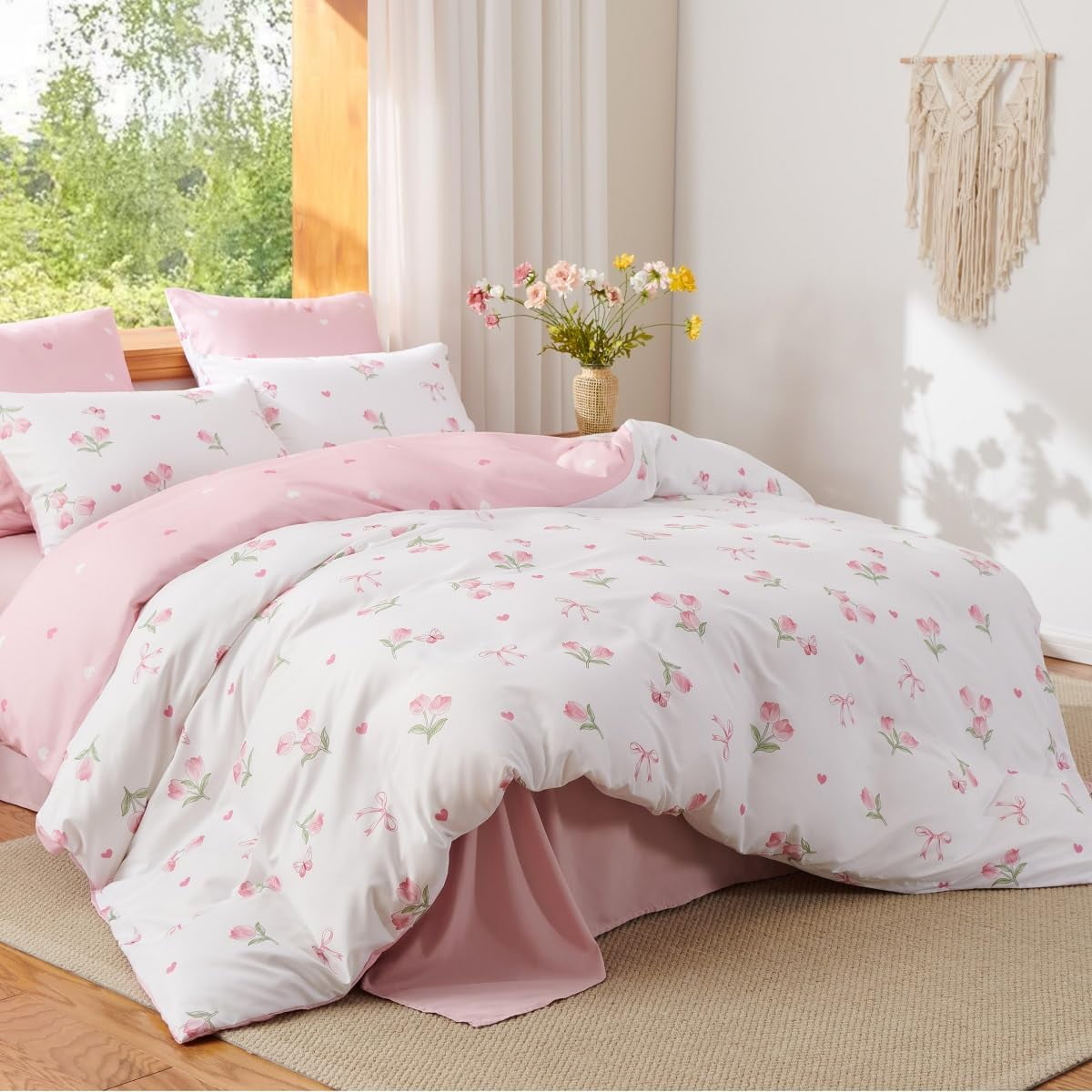 Fluffy Down Alternative Pink Tulip Queen Comforter Set, 3-Piece Pink Flowers Reversible Soft Bedding Set or Adults All Season - All-Season Down Alternative Comforter Insert Detail