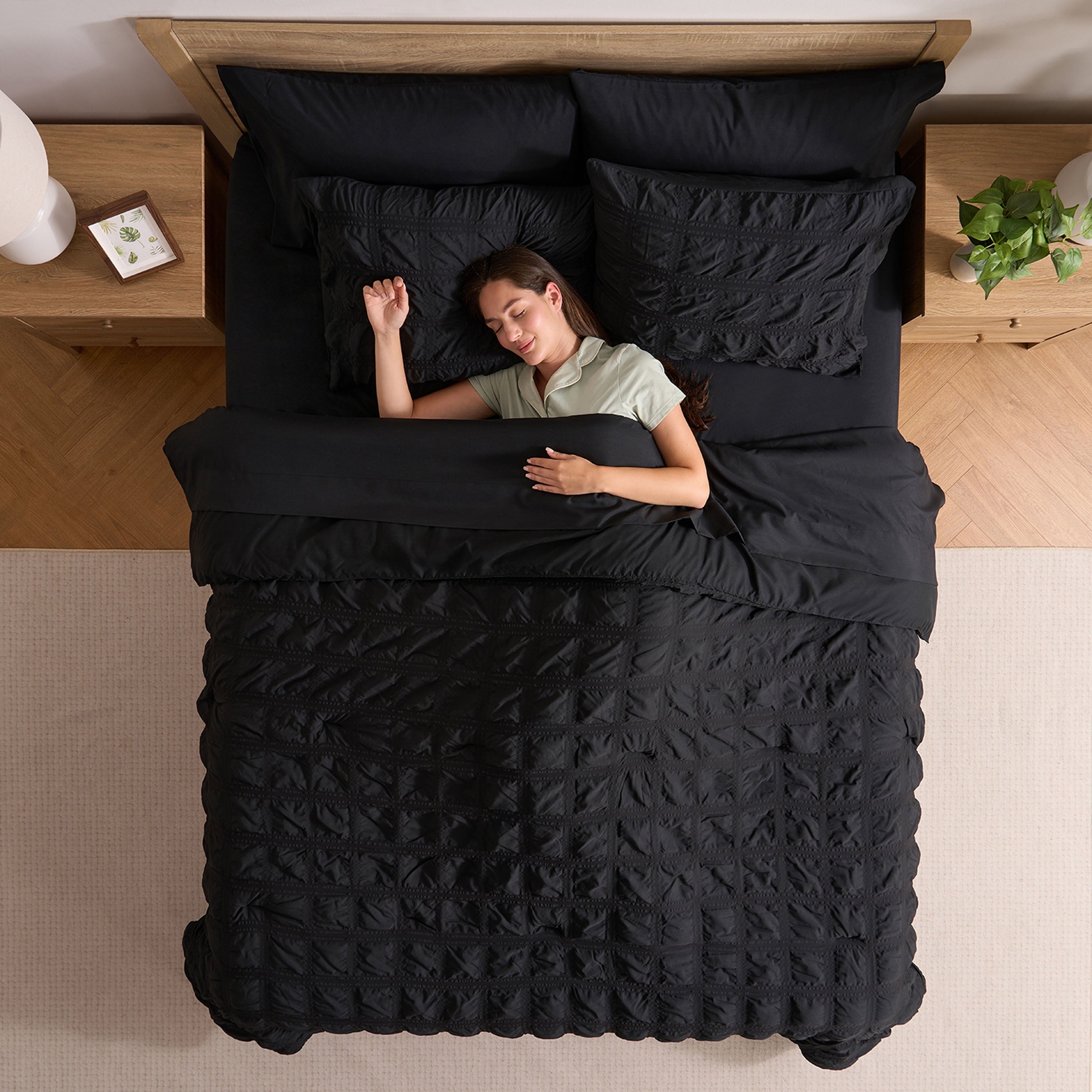 Hypoallergenic Cloud Queen Comforter Set, Seersucker Queen Size Comforter Set, 7-Pc All Season Bedding Comforter Set, Black - Hypoallergenic Ultra-Fluffy Quilt for Winter Detail