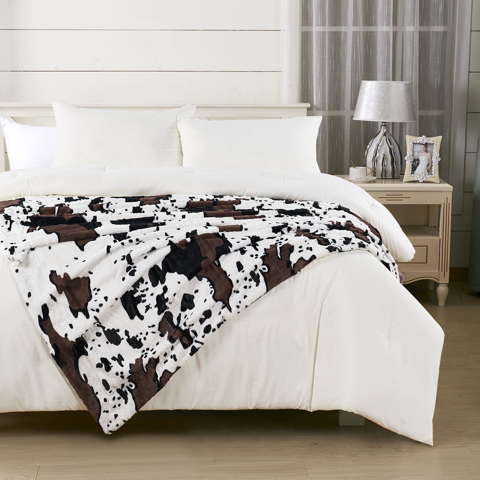 Decorative Knitted Cow Print Double Sided Faux Fur Throw Blanket, Soft Cozy Fuzzy Black and White Throw, 50x60 inches - Lightweight Plush Warm Blanket for All Seasons Detail