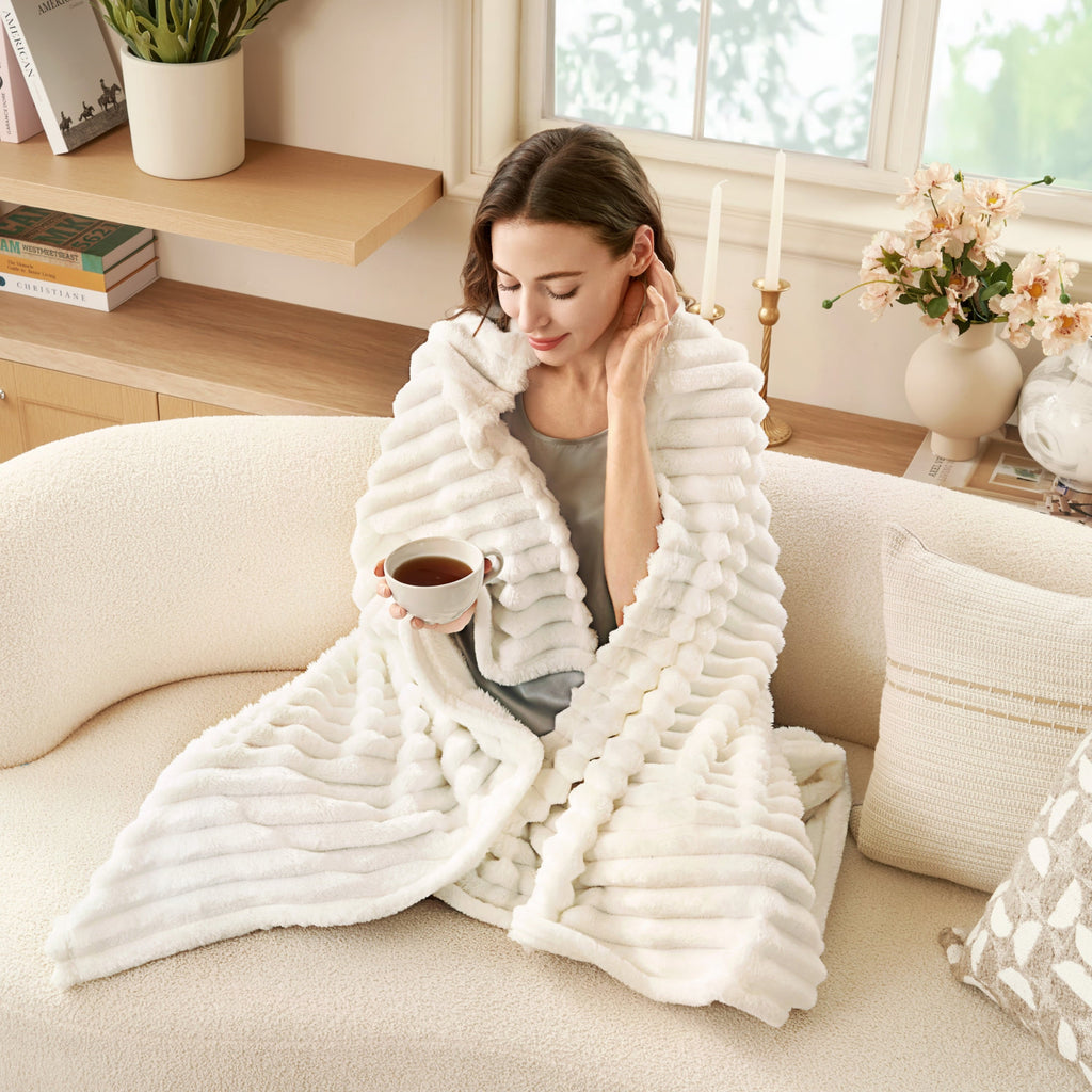 Super Soft Flannel Throw Blanket for Couch,Bed,Sofa,White Flannel Blanket,Soft Throw Blanket ,Gifts for Women Mom Girls,Throw Home Room ... - Cozy Fleece Throw Blanket for Couch & Bed Detail