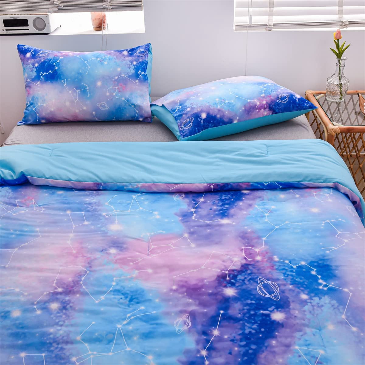 Hypoallergenic Cloud Tie Dye Constellation Ombre Comforter Set Twin Gradient Galaxy Bedding Set Blue Purple - All-Season Down Alternative Comforter Insert Detail