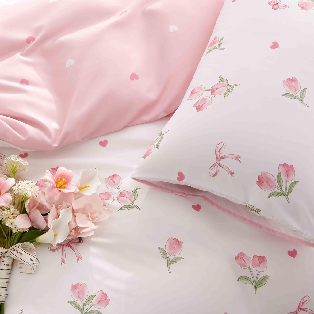 Fluffy Down Alternative Pink Tulip Queen Comforter Set, 3-Piece Pink Flowers Reversible Soft Bedding Set or Adults All Season - All-Season Down Alternative Comforter Insert Detail
