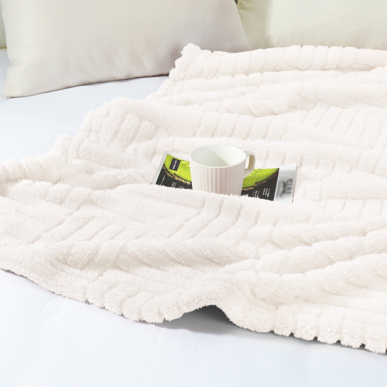 Reversible Sherpa Fluffy Fleece Throw Blanket 50"x60" for Couch, Bed, Sofa, Fuzzy Soft Cozy Throw with Decorative Jacquard Pattern for ... - Luxury Knitted Decorative Throw Blanket with Fringes Detail