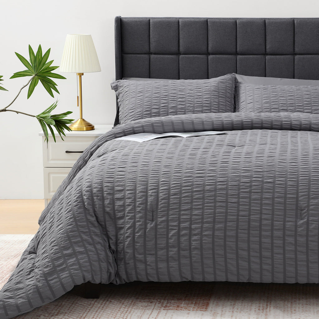 Hypoallergenic Cloud 7 Piece Queen Comforter Set, Bed in a Bag with Sheets, Pillowcases & Shams, All Season Soft Bedding, Cozy and Lightwe... - All-Season Down Alternative Comforter Insert Detail