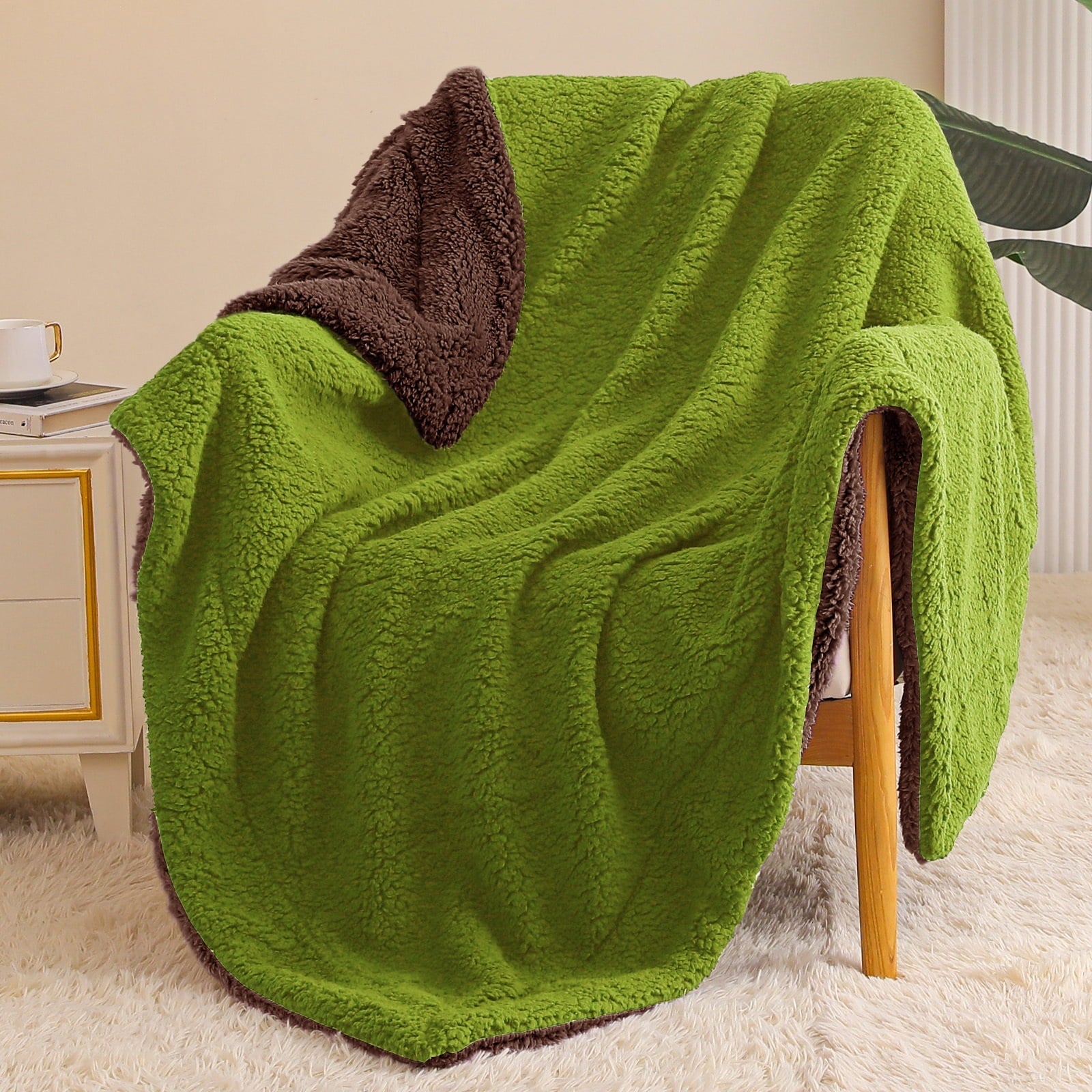 Lightweight Warm Reversible Sherpa Fleece Throw Blanket for Couch, Soft Plush Blanket for Bed Sofa, Warm Fluffy Blankets for All Seaso... - Cozy Fleece Throw Blanket for Couch & Bed Detail
