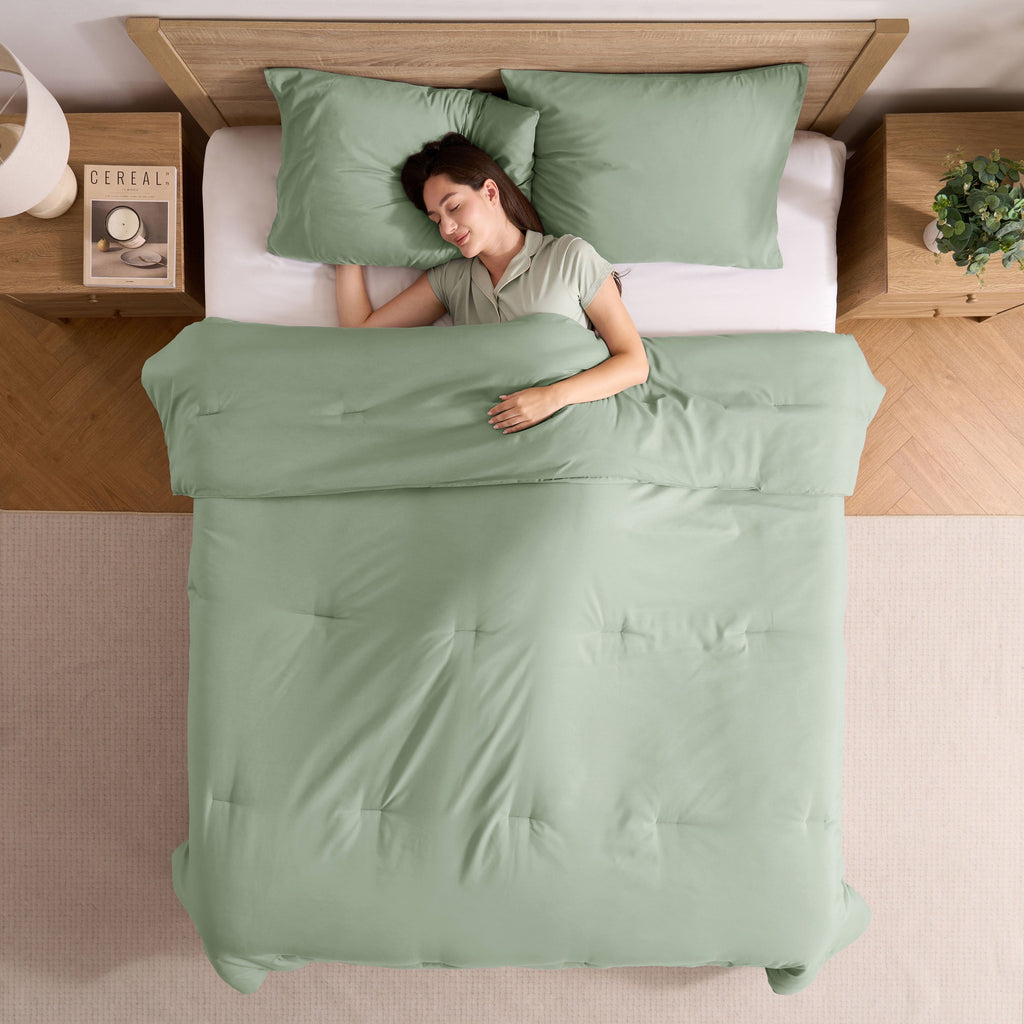 Heavyweight Warmth Comforter Sets, All Season Lightweight Solid Queen Comforter Set, 3-Pc Bedding Sets, Sage Green - Cloud-Like Soft Lightweight Bed Comforter Detail