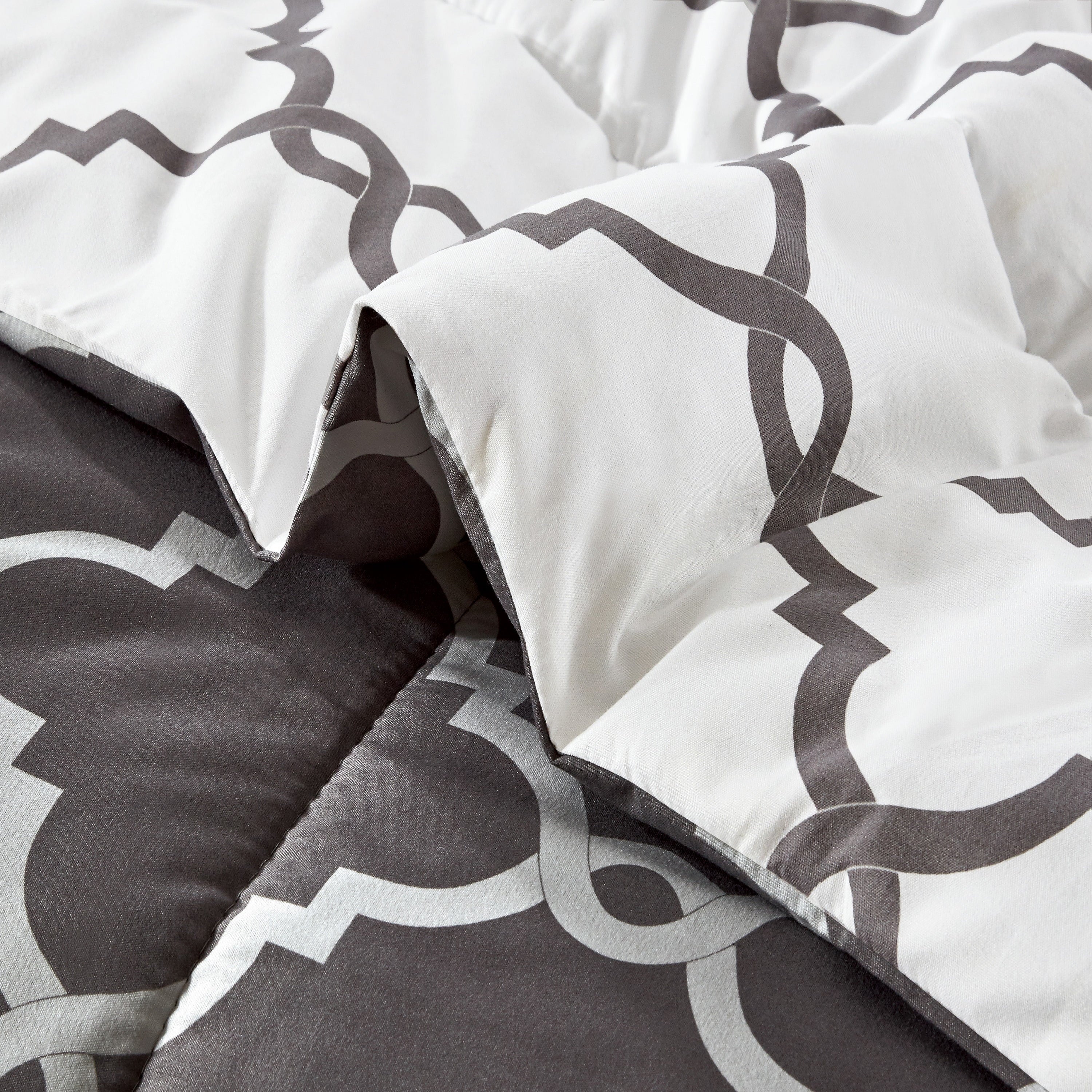 Luxurious Quilted 4 Piece Geometric Twin Comforter Set - Polyester Filling Reversible Washable Comforter Set - All-Season Down Alternative Comforter Insert Detail
