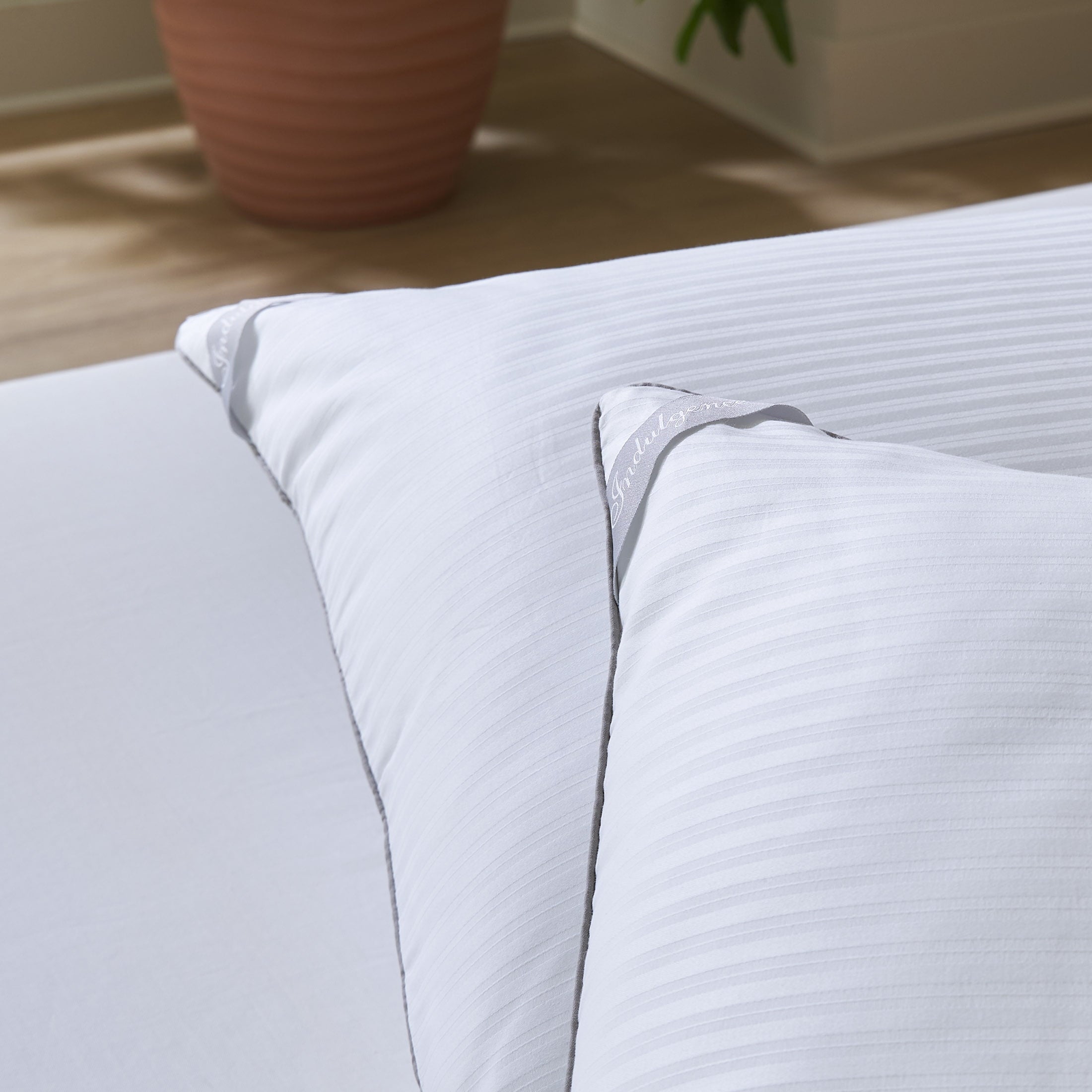 Hotel Collection Down Alternative Bed Pillow, Standard/Queen - Ergonomic Memory Foam Pillow for Neck Pain Support Detail
